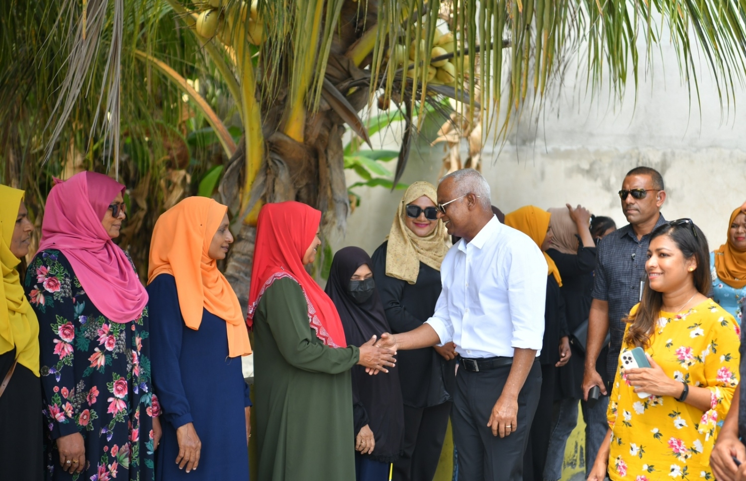 ރައީސް އިބްރާހިމް މުހައްމަދު ސޯލިހު ކެމްޕެއިނަށް މަރަދޫފޭދޫ ދާއިރާގެ އެމްޑީޕީގެ ބައެއް މެމްބަރުން ކައިރި އަށް މިއަދު ހެނދުނު ވަޑައިގެން ސަލާމް ކުރައްވަނީ.