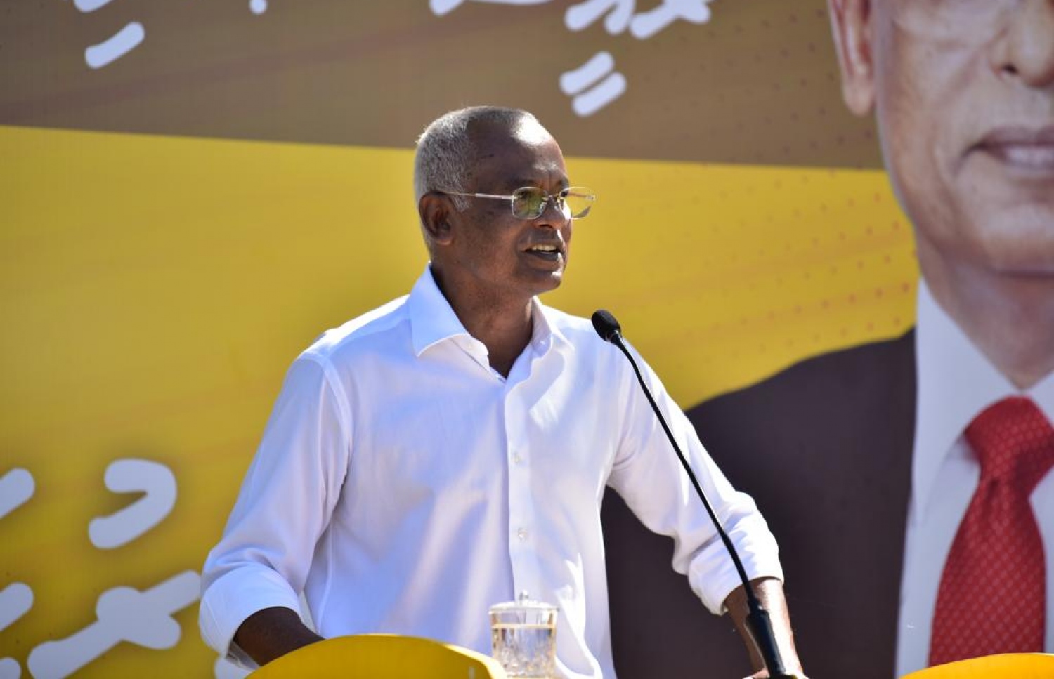 ރައީސް ހޯރަފުށީގައި ވާހަކަ ދައްކަވަނީ: ކޮވިޑުން އަރައިގަނެ ބޯޑަރުތައް ހުޅުވަން ނިންމުމުން އެކަމާވެސް ދެކޮޅަށް ބަޔަކު ތެދުވިކަމަށް ރައީސް ވިދާޅުވި.