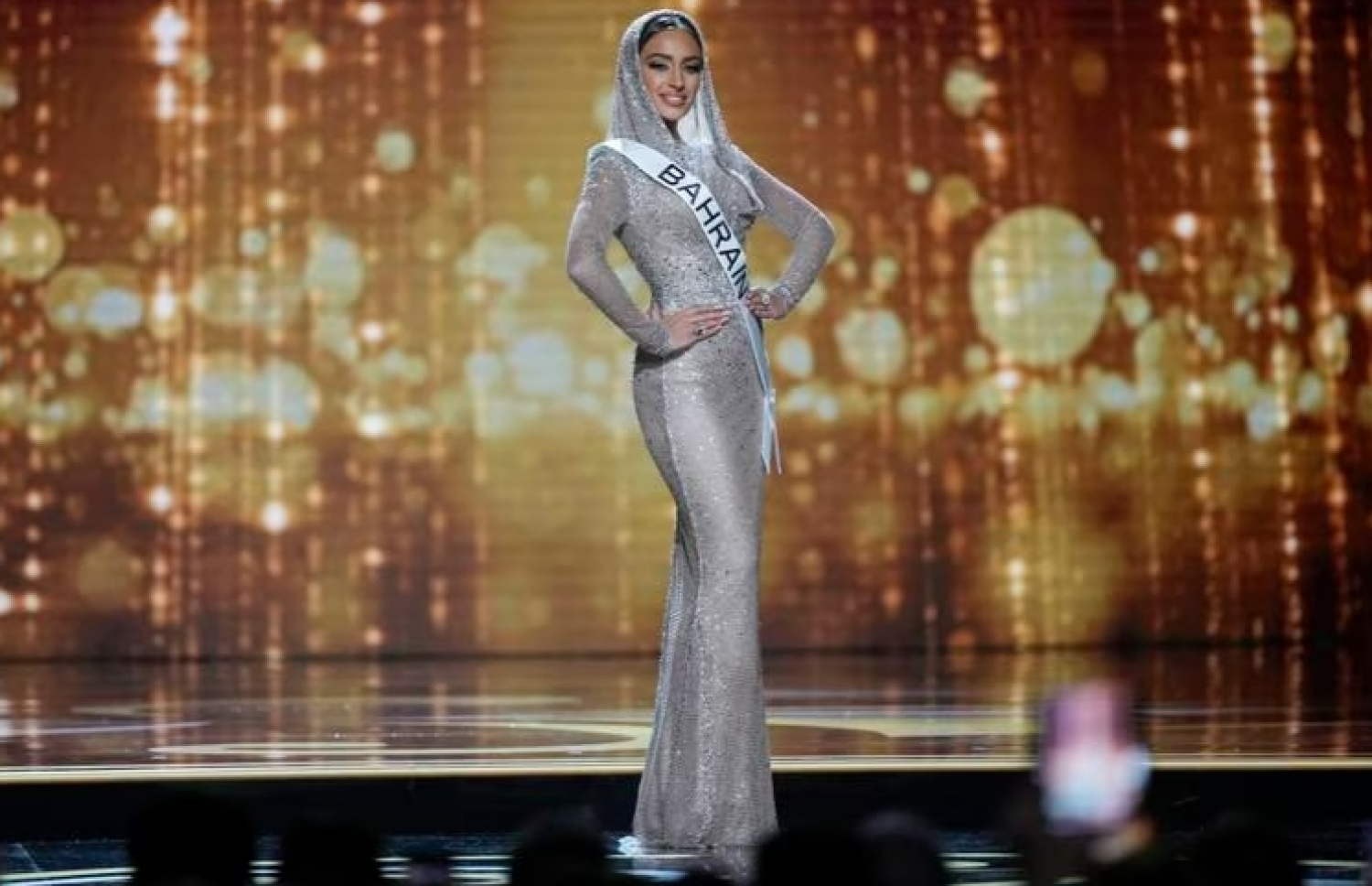 މިފަހަރުގެ މިސް ޔުނިވާސްގައި ހަވީރީ ހެދުމުގެ ރައުންޑުގައި އެވެލިން ލައިގެން ހުރި ހެދުން