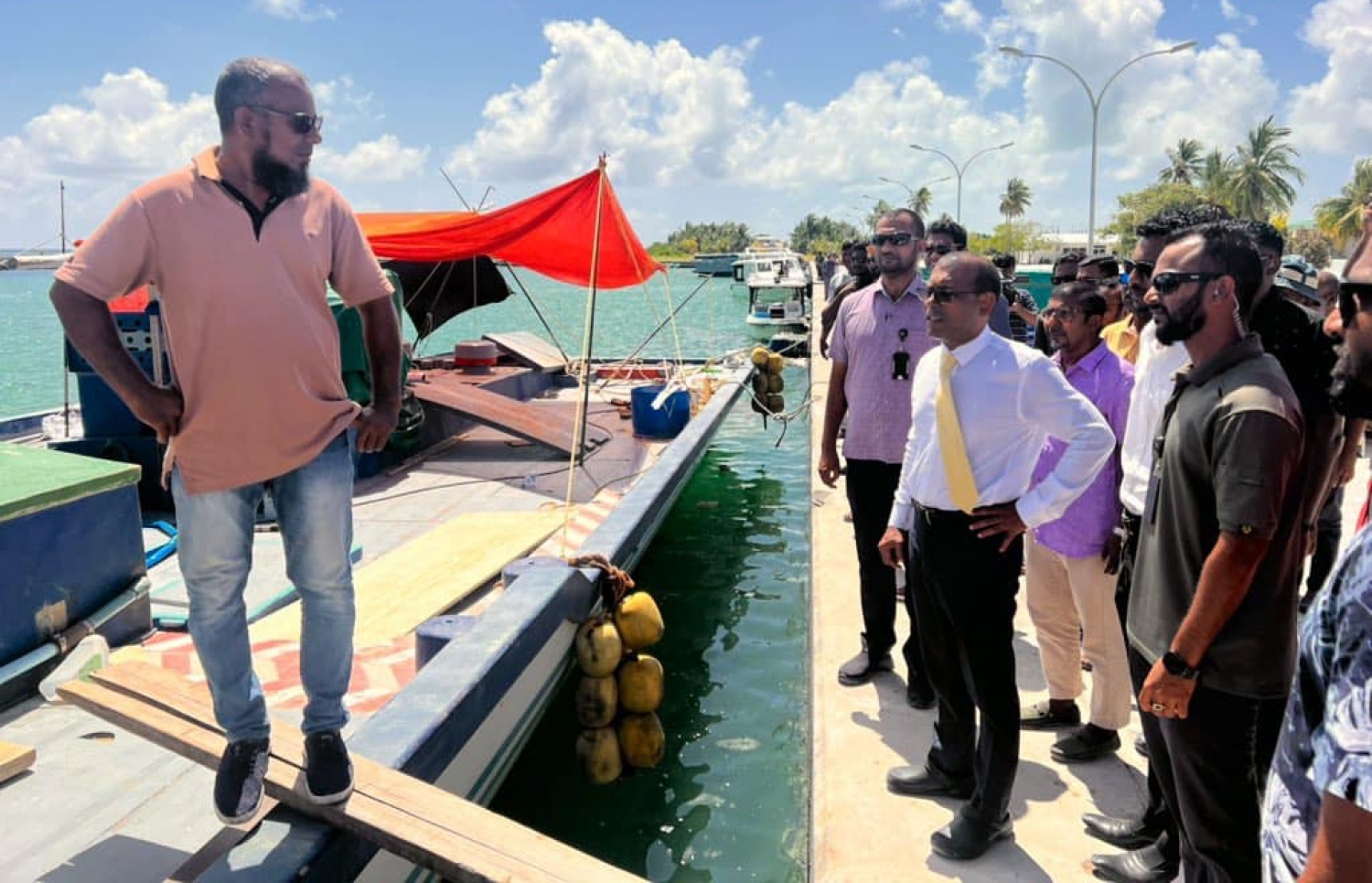 ނަޝީދުގެ ކެމްޕޭންގައި މަޑަވެލީގައި: އިއްތިހާދު ވަމުން ދަނީ ސިޔާސީ ލީޑަރުންނަށް ފައިދާވާ ގޮތަށް ކަމަށް ވިދާޅުވެ ފާޑުކިއުން އަމާޒުކުރެއްވި.