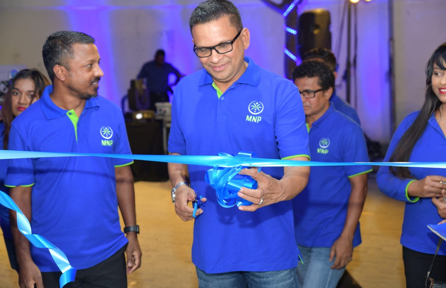 އެމްއެންޕީގެ ރައީސް ނާޒިމް، އެޕާޓީގެ ހެންވޭރު ދެކުނު ޖަގަހަ ހުޅުއްވައިދެއްވަނީ-- ފޮޓޯ: އެމްއެންޕީ