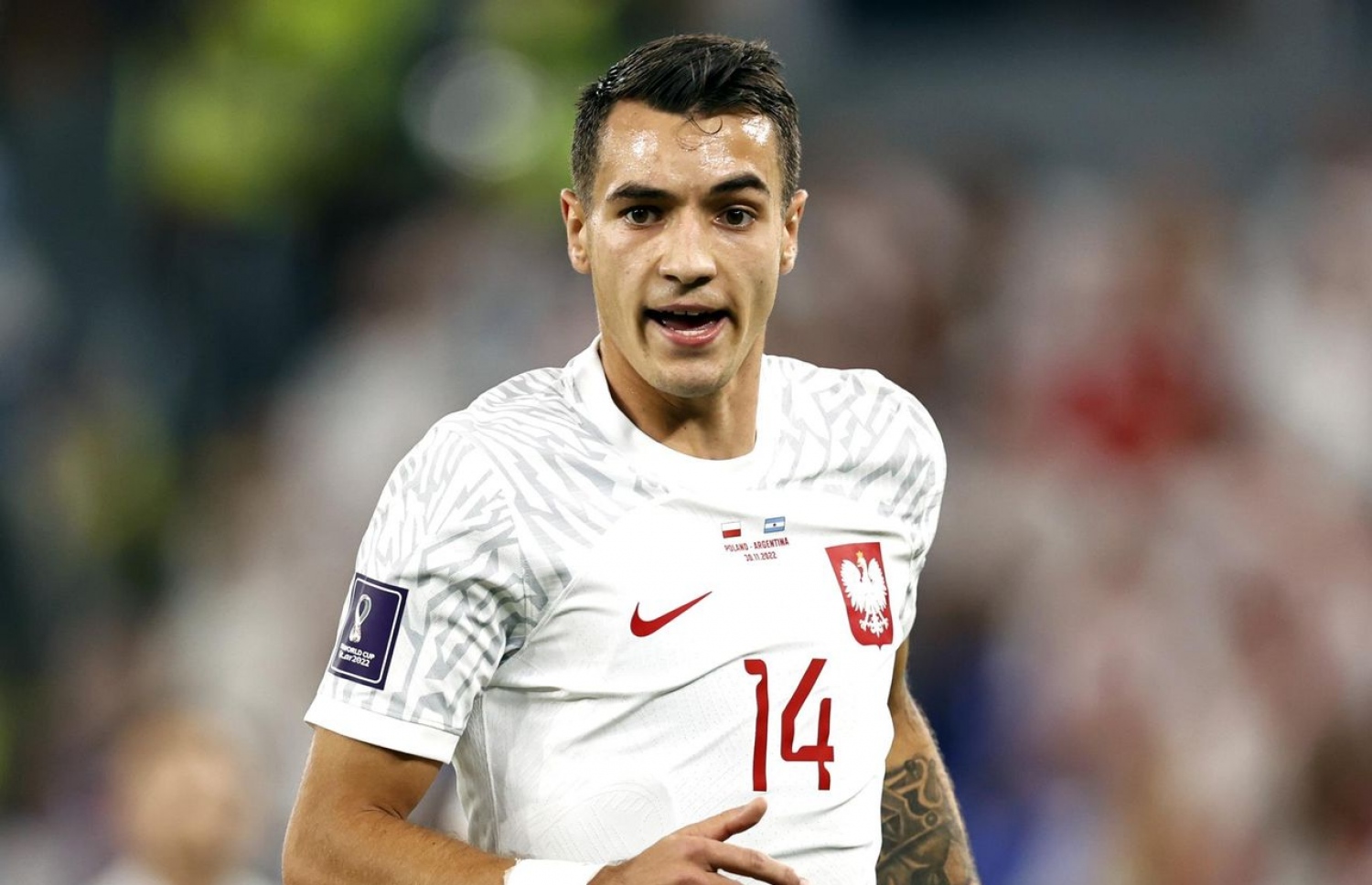 ސްޕީޒިއާ އަށް ކުޅޭ ޕޮލެންޑްގެ ޑިފެންޑަރު ކީވިއޯ.--