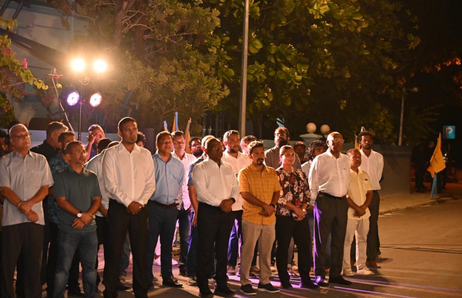 ރައީސް އިބްރާހިމް މުހައްމަދު ސޯލިހުގެ ކެމްޕެއިން އޮފީސް ފުވައްމުލަކުގައި ހުޅުވަން މިރޭ ބޭއްވި ޖަލްސާގައި ބައިވެރިވެވަޑައިގެންނެވި ބައެއް ބޭފުޅުން.