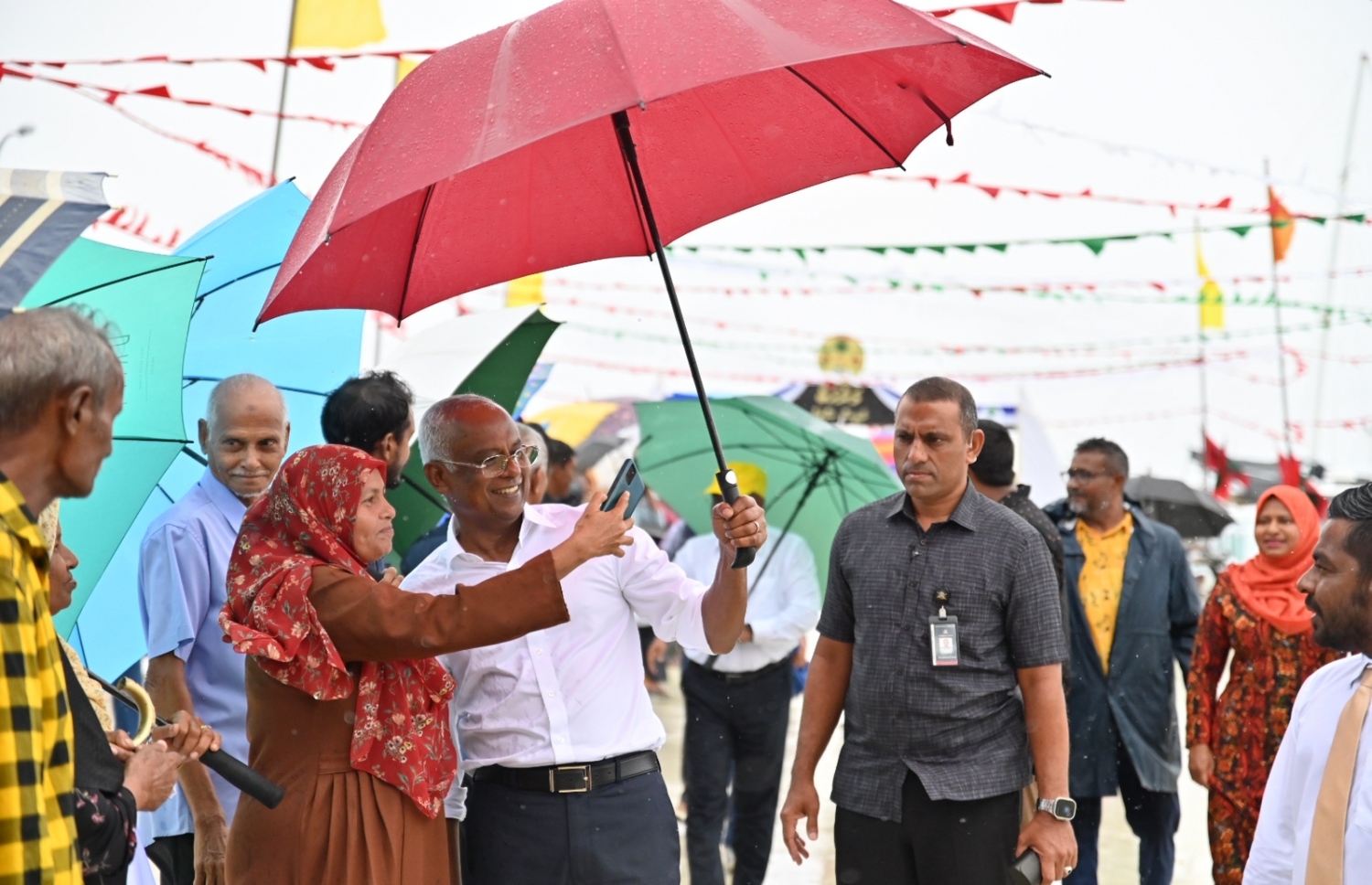 ރައީސް އިބްރާހިމް މުހައްމަދު ސޯލިހު، ރިޔާސީ ޕްރައިމަރީގެ ކެމްޕެއިނަށް ދަނގެއްޗަށް ކުރެއްވި ދަތުރުގައި--ފޮޓޯ:ރައީސް އޮފީސް