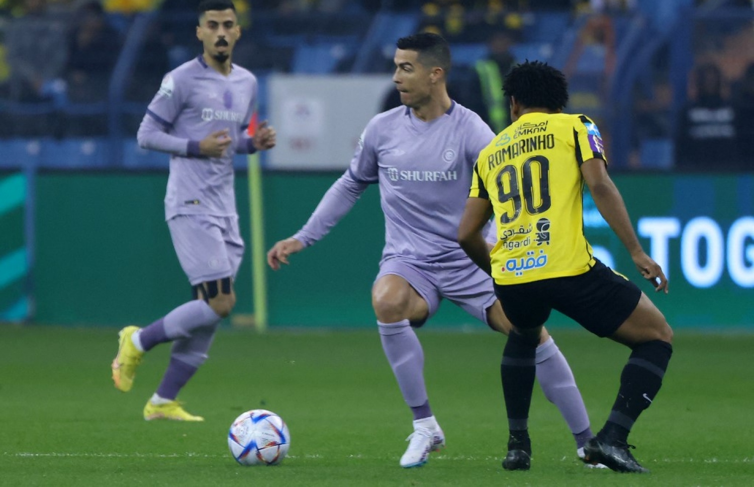 ރޮނާލްޑޯ އިއްތހާދުގެ ރޮމާރީނިއޯ ކައިރިން ނައްޓާފައި ދަނީ.-- ފޮޓޯ: އޭއެފްޕޯ