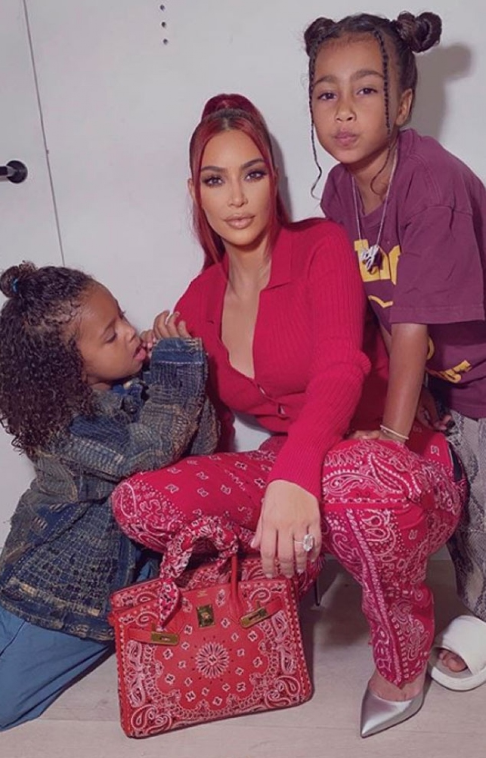 ކިމް އާއި ނޯތު (ކ) އަދި ސެއިންޓް (ވ)