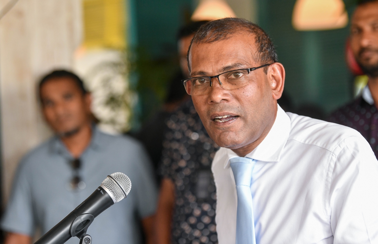 މިދިޔަ ހޮނިހިރު ދުވަހު ބޭއްވި ރިޔާސީ ޕްރައިމަރީގެ ނާކާމިޔާބީއަށްފަހު ނަޝީދު، އެ މަނިކުފާނުގެ ކެމްޕެއިން ޓީމުތަކާއެކު ބައްދަލުކުރައްވަނީ.-- ފޮޓޯ: ފަޔާޒު މޫސާ/ މިހާރު