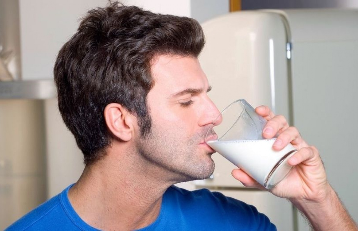 މީހަކު ކިރުތަށްޓެއް ބޮނީ