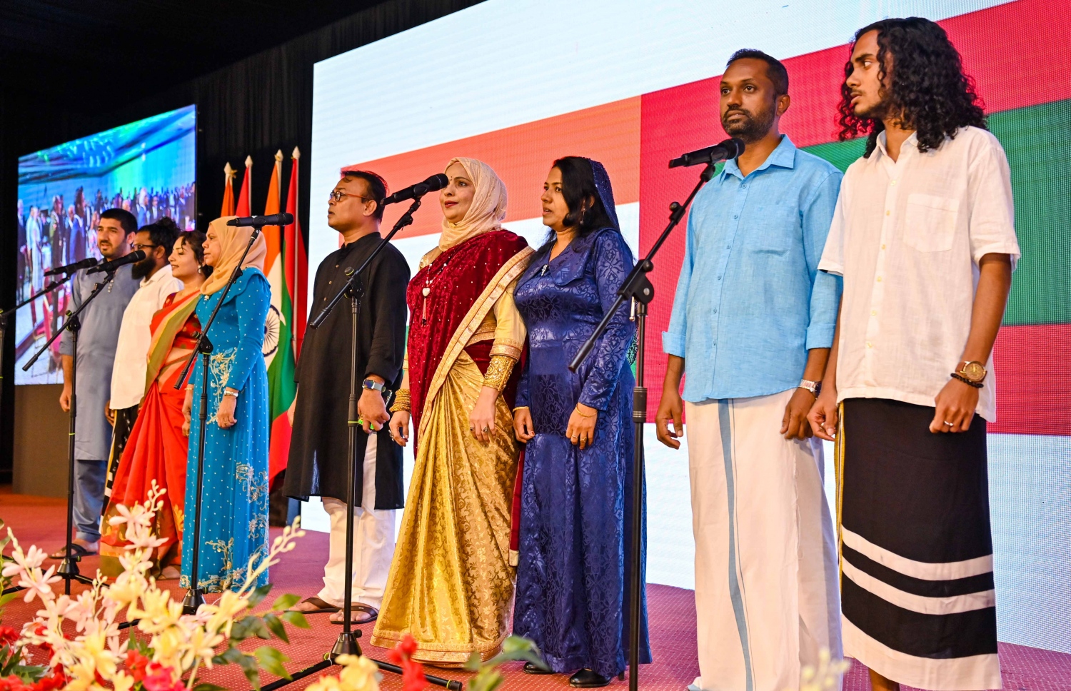 އިންޑިއާގެ 75 ވަނަ ޖުމްހޫރީ ދުވަސް ފާހަގަކުރުމަށް ދަރުބާރުގޭގައި ބޭއްވި ޖަލްސާގައި ރާއްޖެ އާއި އިންޑިއާގެ ބަޔަކު ގުޅިގެން ލަވައެއް ހުށަހަޅައިދެނީ.