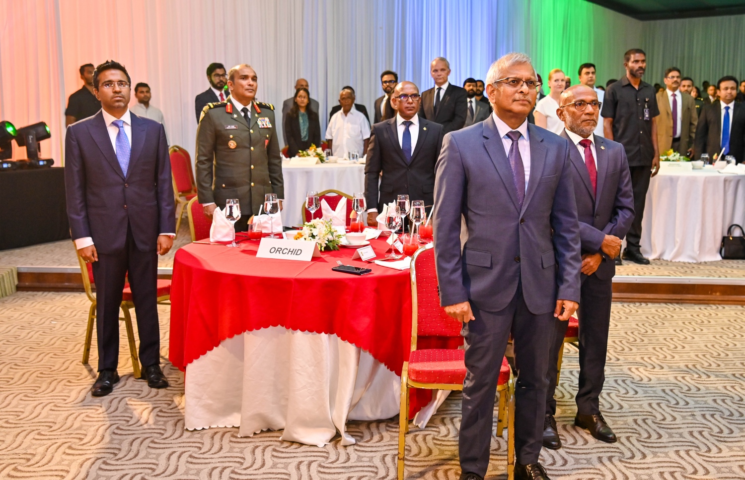 އިންޑިއާގެ 75 ވަނަ ޖުމްހޫރީ ދުވަސް ފާހަގަކުރުމަށް ދަރުބާރުގޭގައި ބޭއްވި ޖަލްސާގައި ބައިވެރިވެވަޑައިގެންނެވި ބައެއް ބޭފުޅުން.