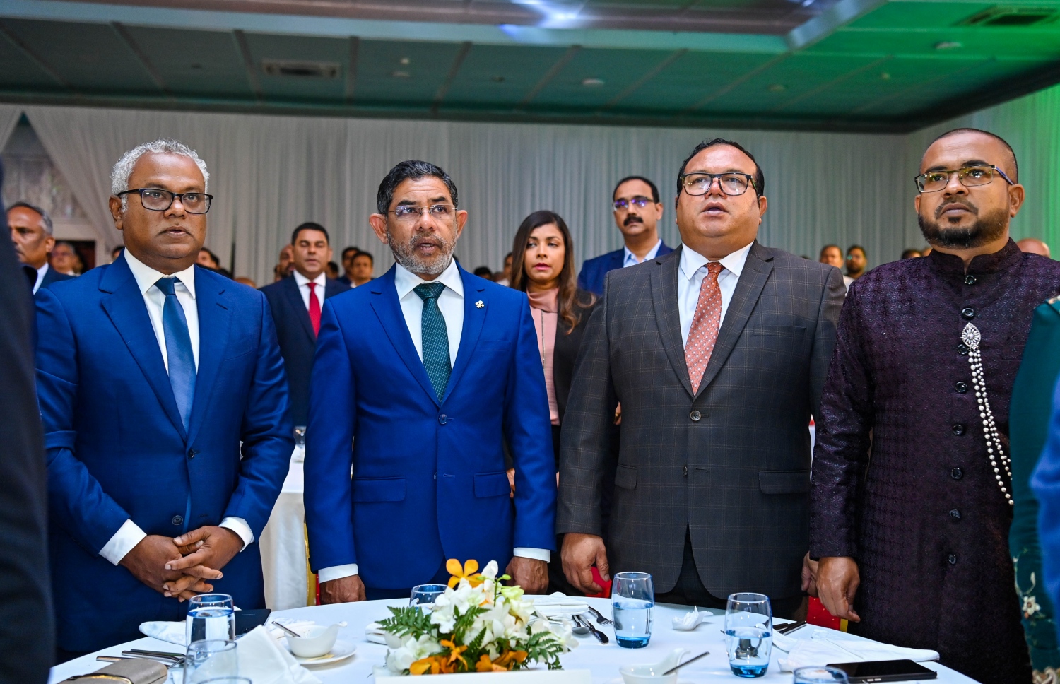 އިންޑިއާގެ 75 ވަނަ ޖުމްހޫރީ ދުވަސް ފާހަގަކުރުމަށް ދަރުބާރުގޭގައި ބޭއްވި ޖަލްސާގައި ބައިވެރިވެވަޑައިގެންނެވި ރައްޔިތުންގެ މަޖިލިހުގެ ބައެއް މެމްބަރުން.