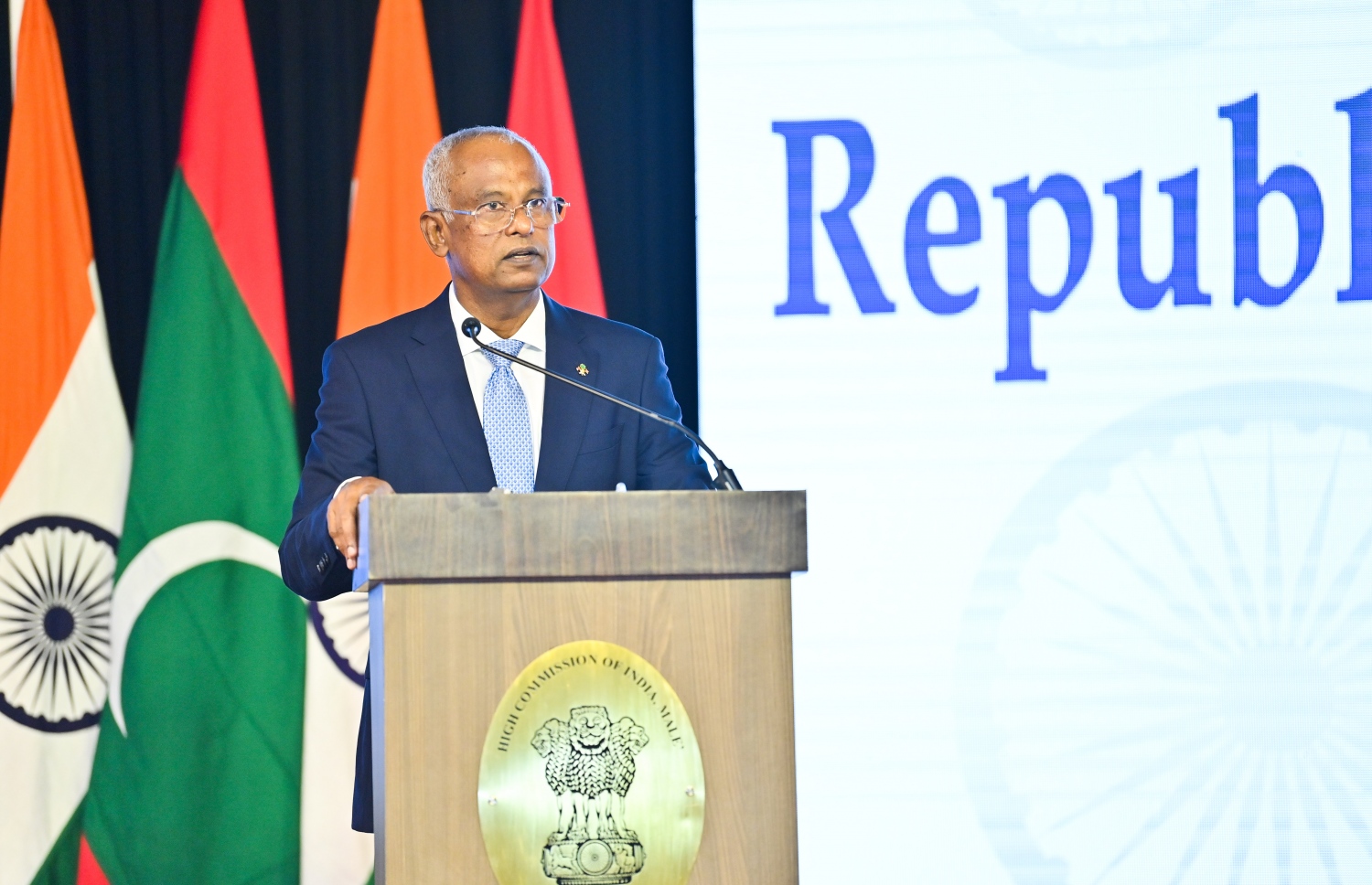 އިންޑިއާގެ 75 ވަނަ ޖުމްހޫރީ ދުވަސް ފާހަގަކުރުމަށް ދަރުބާރުގޭގައި ބޭއްވި ޖަލްސާގައި ރައީސް އިބްރާހިމް މުހައްމަދު ސޯލިހު ވާހަކަފުޅު ދައްކަވަނީ.