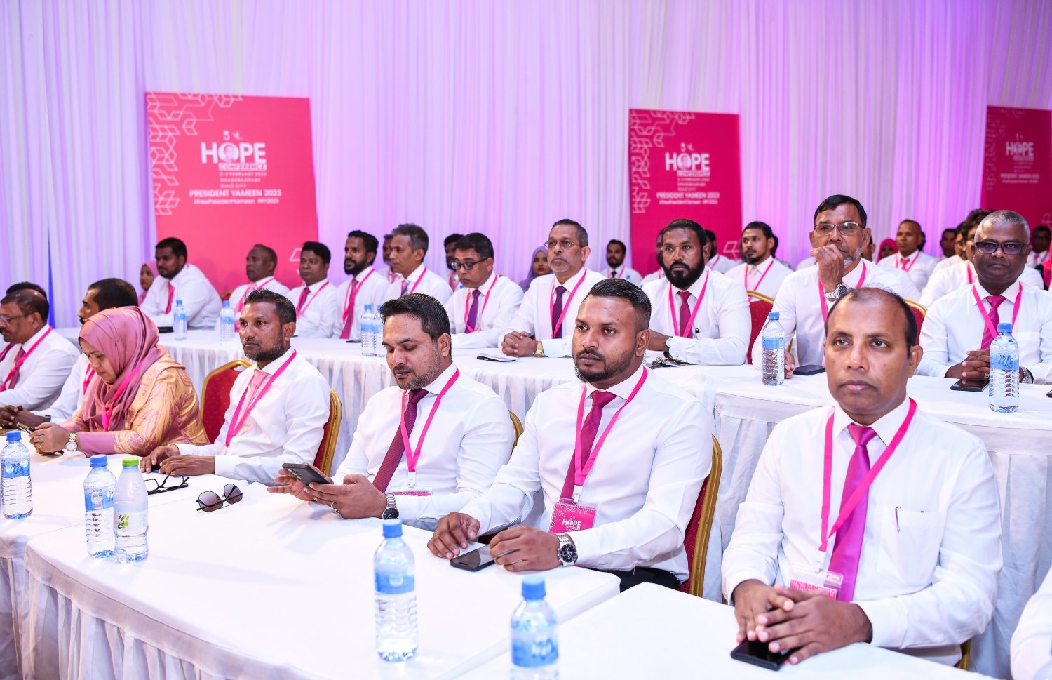 ޕީޕީއެމްގެ "ހޯޕް ކޮންފަރެންސް" ފެށުމުގެ ރަސްމިއްޔާތުގައި ބައެއް މަންދޫބުން ބައިވެރިވަނީ.--- ފޮޓޯ: ފަޔާޒު މޫސާ | މިހާރު