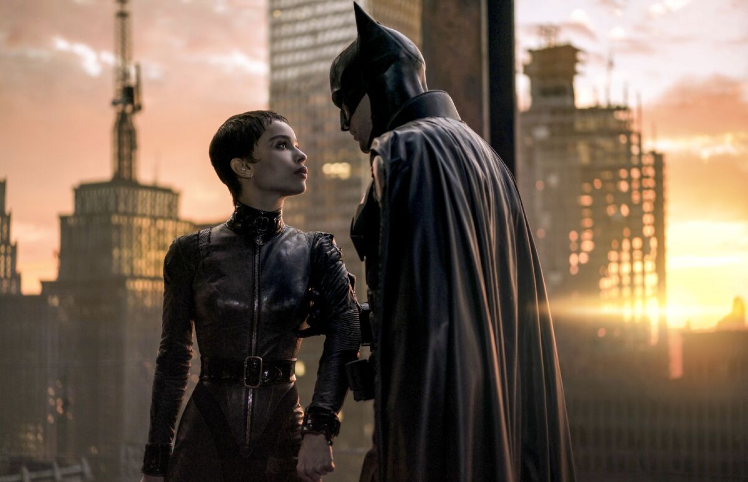 ބެޓްމޭން: ފިލްމުގެ ބްރޫސް ވޭން/ބެޓްމޭން ރޯލުން ފެންނަ ރޮބާޓް އަދި ކެޓްވުމެން/ސެލީނާ ކައިލްގެ ރޯލުން ފެނުނު ޒޯއީ ކްރަވިޓްސް