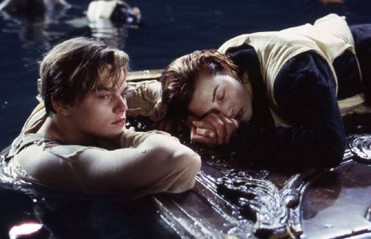 "ޓައިޓޭނިކް" ފިލްމުގެ މަންޒަރެއް؛ ޖޭކް އަދި ރޯޒް ކަނޑުވެފައި