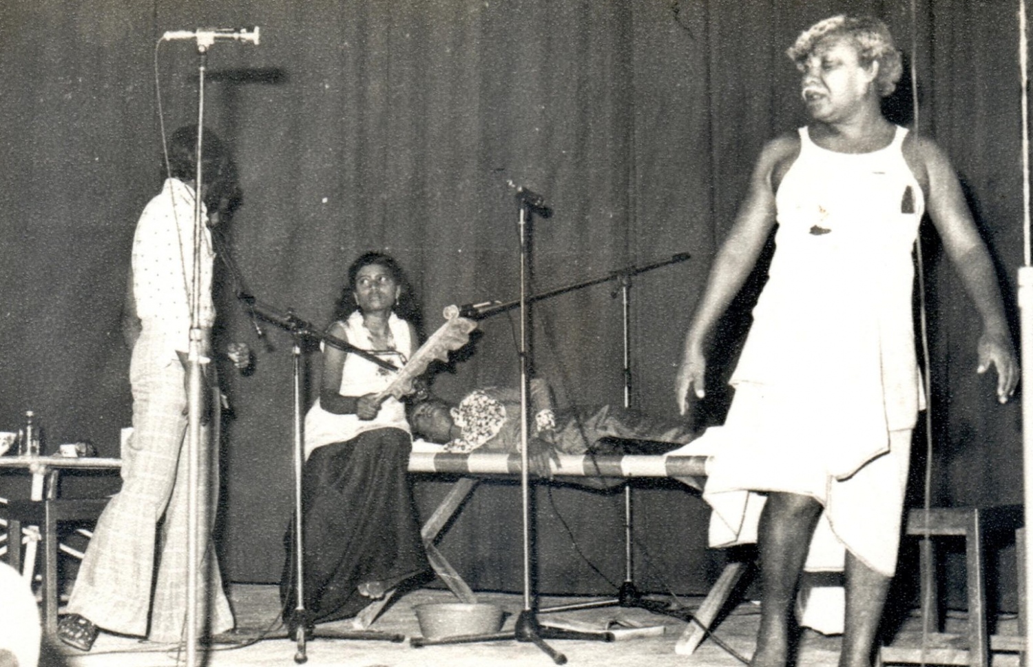 އޮލިމްޕަހުގައި އޮތް ތަމްސީލު ޝޯއެއް.