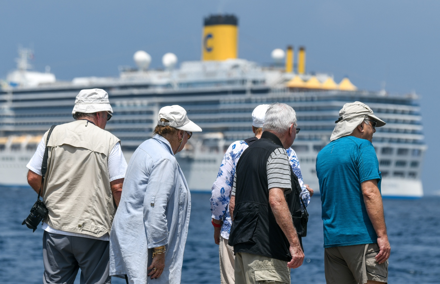 700 އަށް ވުރެ ގިނަ ޓޫރިސްޓުންނާއެކު ބޮޑު ކްރޫޒްލައިނާއެއް މާލެ އަށް