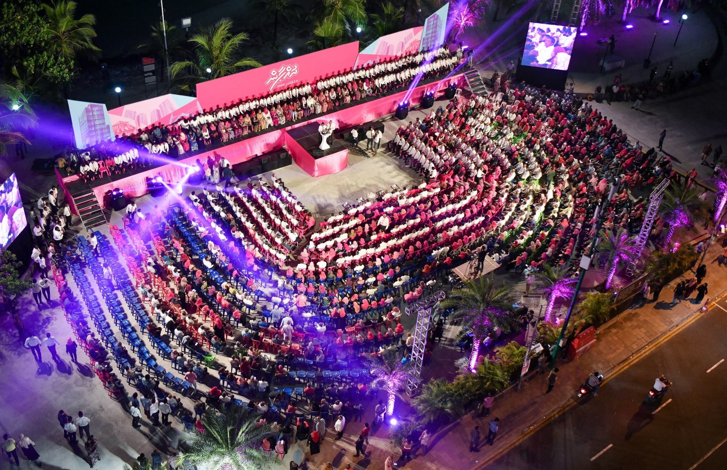 ޕީޕީއެމް/ޕީއެންސީން ކޯލިޝަނުން މިރޭ ބޭއްވި ޖަލްސާގައި ބައިވެރިވި ބައެއް މީހުން.-- ފޮޓޯ: ފަޔާޒު މޫސާ/ މިހާރު