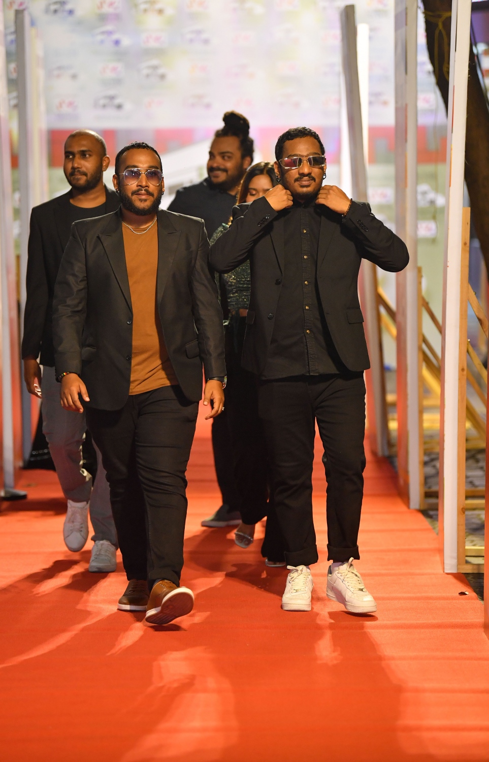 މަރާމާތު ކުރުމަށްޓަކައި ތިން އަހަރު ދުވަހަށް ބަންދުކޮށްފައި ބެހެއްޓުމަށް ފަހު، ކުލަގަދަ ރަސްމިއްޔާތަކާއެކު ޒަމާނީ ފެންވަރުގައި އޮލިމްޕަސް ރަސްމީކޮށް ހުޅުވުމަށް ބޭއްވި ހަފުލާގައި ބައެއް ފަންނާނުން ބައިވެރިވަނީ.-- ފޮޓޯ: ރައީސް އޮފީސް