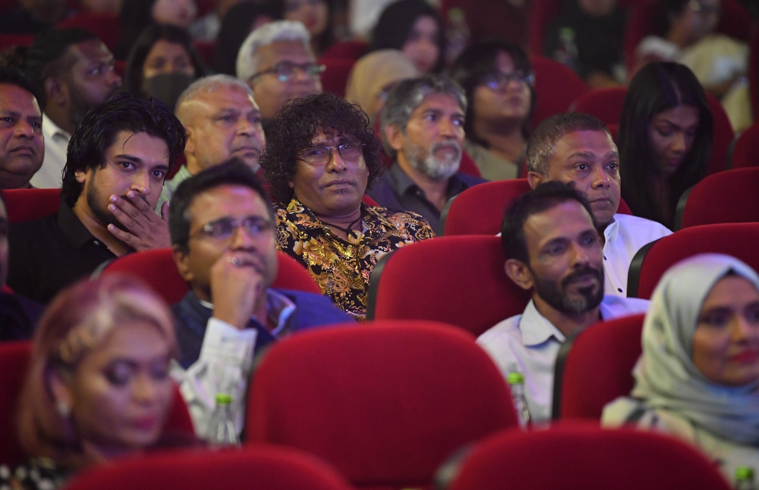 މަރާމާތު ކުރުމަށްޓަކައި ތިން އަހަރު ދުވަހަށް ބަންދުކޮށްފައި ބެހެއްޓުމަށް ފަހު، ކުލަގަދަ ރަސްމިއްޔާތަކާއެކު ޒަމާނީ ފެންވަރުގައި އޮލިމްޕަސް ރަސްމީކޮށް ހުޅުވުމަށް ބޭއްވި ހަފުލާގައި ބައެއް ފަންނާނުން ބައިވެރިވަނީ.-- ފޮޓޯ: ރައީސް އޮފީސް