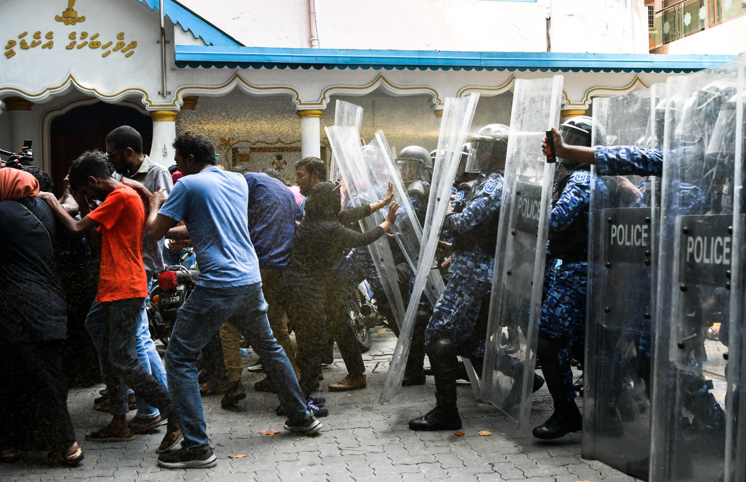 ރިޔާސީ ބަޔާން އިއްވުމާ ދިމާކޮށް އިދިކޮޅުން ބޭއްވި މުޒާހަރާ