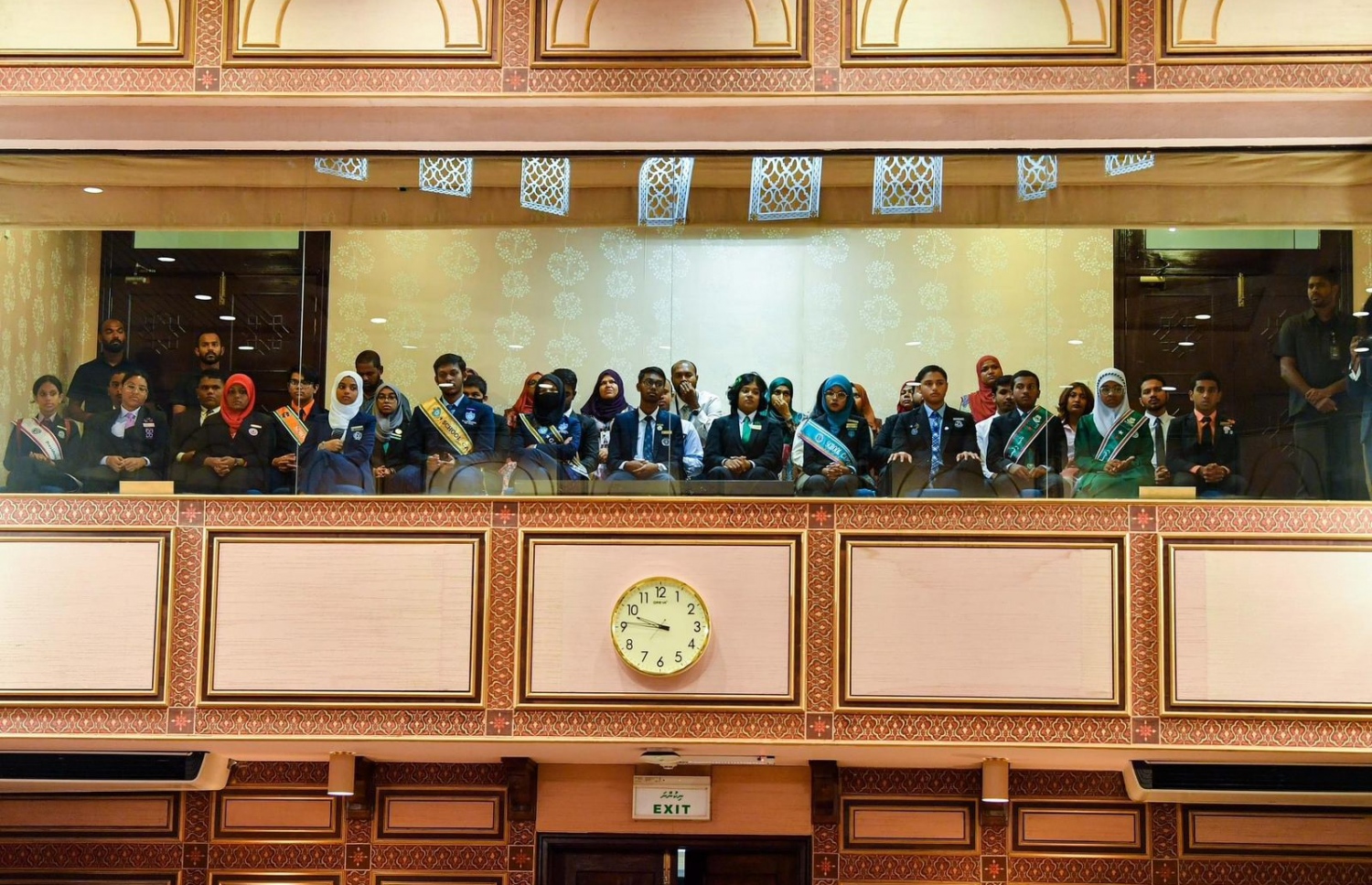 ރައްޔިތުންގެ މަޖިލިސް މި އަހަރަށް ހުޅުވި ޖަލްސާގައި ސްކޫލުގެ ދަރިވަރުން: ހަމަނުޖެހުން ބޮޑު ޖަލްސާއެއް