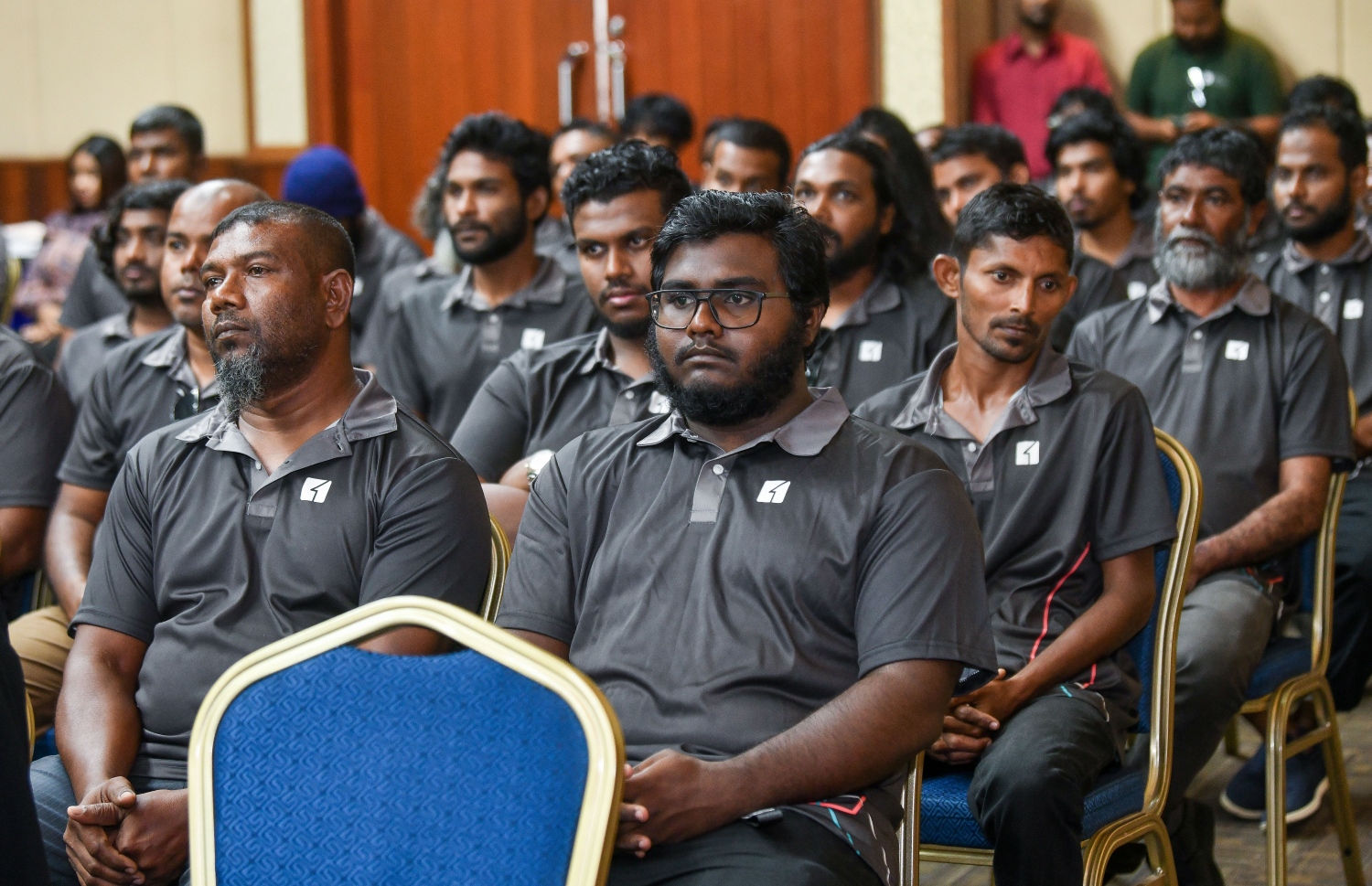 އެޗްޑީސީން މިދިޔަ އަހަރު ފެށި އެޕްރެންޓިސްޝިޕް ޕްރޮގްރާމް ފުރިހަމަކުރި ބައެއް މީހުން ސެޓްފިކެޓް ދިނުމުގެ ހަފުލާގައި.---ފޮޓޯ: ފަޔާޒު މޫސާ| މިހާރު