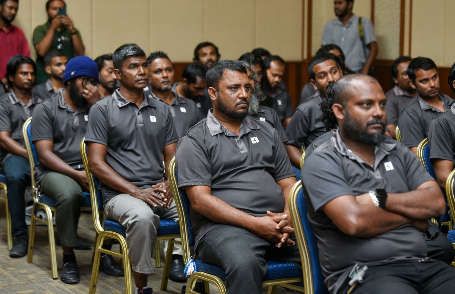 އެޗްޑީސީން މިދިޔަ އަހަރު ފެށި އެޕްރެންޓިސްޝިޕް ޕްރޮގްރާމް ފުރިހަމަކުރި ބައެއް މީހުން ސެޓްފިކެޓް ދިނުމުގެ ހަފުލާގައި.---ފޮޓޯ: ފަޔާޒު މޫސާ| މިހާރު