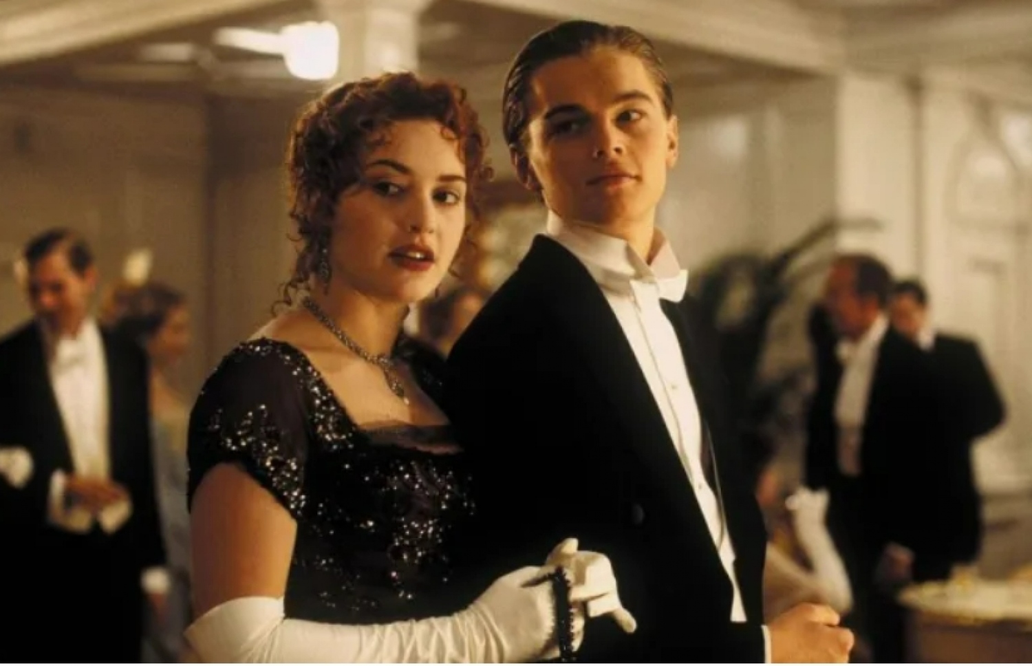 "ޓައިޓޭނިކް" ފިލްމުގެ މަންޒަރެއް: މެއިން ކެރެކްޓާއިން ކަމަށްވާ ޖޭކް (ލިއޮނާޑޯ ޑިކަޕްރިއޯ) އަދި ރޯޒް (ކޭޓް ވިންސްލެޓް)