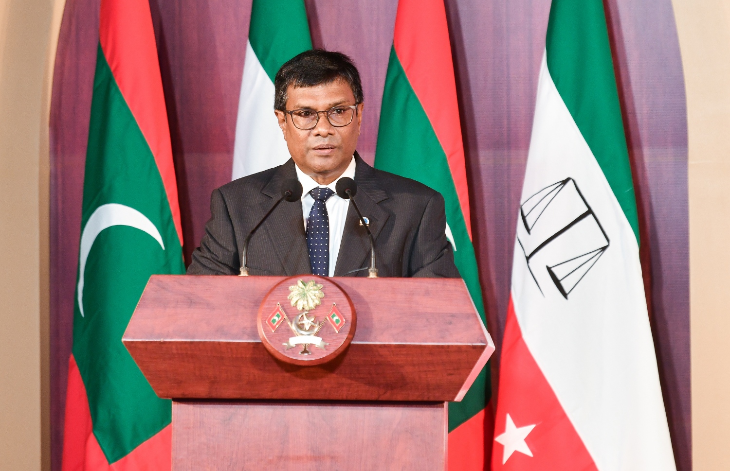 ޖުޑީޝަލް އަހަރު ފެށުމަށް ބޭއްވި ޖަލްސާގައި އުއްތަމަ ފަނޑިޔާރު އަހުމަދު މުއުތަސިމް އަދުނާން ވާހަކަފުޅު ދައްކަވަނީ: ފަނޑިޔާރުންގެ މަގްސަދަކަށް ވާން ޖެހޭނީ ގާނޫނާއި އާންމު މަސްލަހަތު ހިމާޔަތްކުރުން ކަމަށް ވިދާޅުވި. -- ފޮޓޯ: ފަޔާޒު މޫސާ | މިހާރު