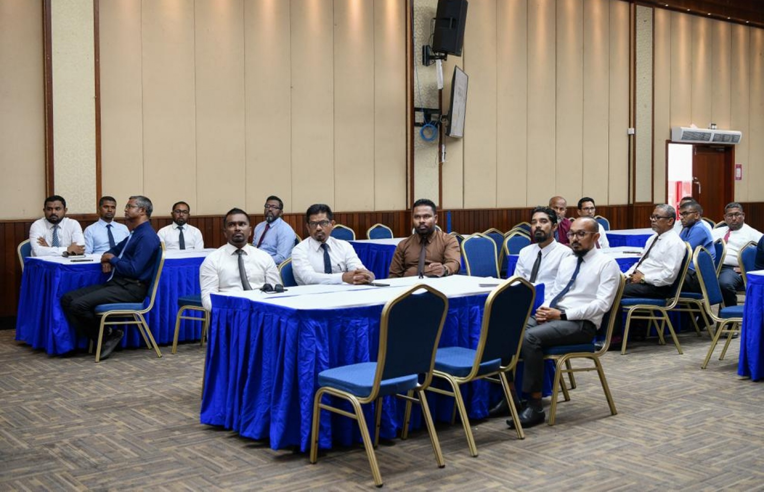 ފަނޑިޔާރުންގެ ޖަމިއްޔާގެ ބައްދަލުވުން: ފާއިތުވި 12 ވަރަކަށް އަހަރުގެ ތެރޭގައި ފަނޑިޔާރުންގެ މުސާރަ އާއި އިނާޔަތްތައް މުރާޖައާ ކޮށްފައެއް ނުވޭ. -- ފޮޓޯ: ފަޔާޒް މޫސާ | މިހާރު