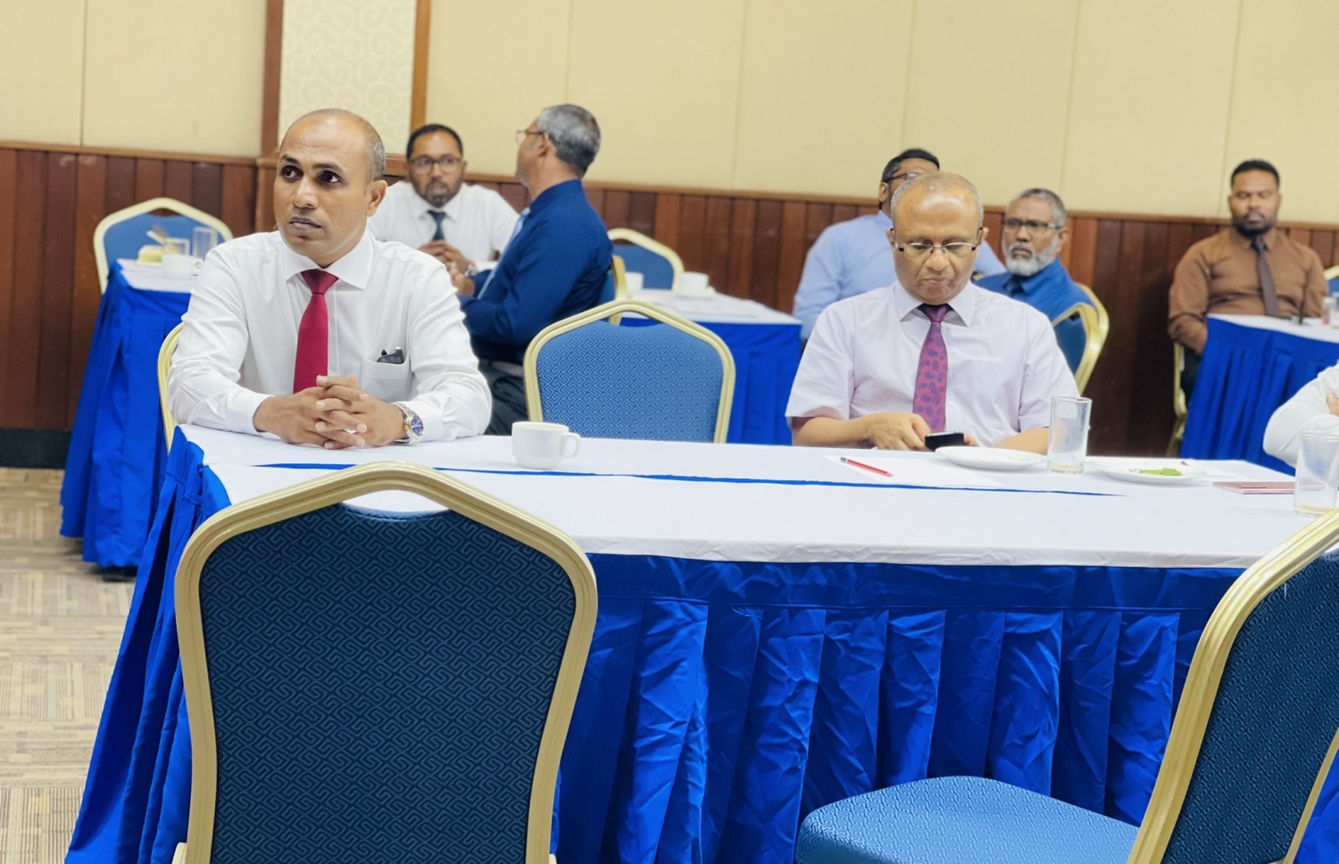 ފަނޑިޔާރުންގެ ޖަމިއްޔާގެ އަހަރީ ބައްދަލުވުމުގެ އިއްޔެގެ ސެޝަންގައި އެ ޖަމިއްޔާގެ ރައީސް އަދި ސުޕްރީމް ކޯޓުގެ ފަނޑިޔާރު ސުއޫދާއި ފަނޑިޔާރު އަހުމަދު ރަޝީދު