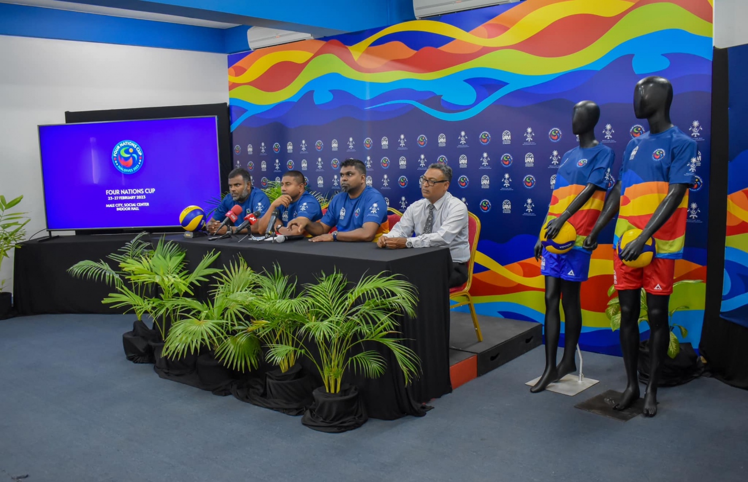 ފޯ ނޭޝަން އިންތަނޭޝަނަލް މުބާރާތް ލޯންޗު ކުރުމަށް މިއަދު ސޯޝަލް ސެންޓަރުގައި ބޭއްވި ޕްރެސް ކޮންފަރެންސްގެ ތެރެއިން: އެ މުބާރާތުގެ ސަބަބުން ރާއްޖެއިން ވާދަކުރާ ގޭމްސްތަކާއި މުބާރާތްތަކުގައި ކާމިޔާބު ހޯދަން މަގު ފަހި ވާނެ ކަމަށް ރަނޭ ވިދާޅުވި --- ފޮޓޯ: ފޮޓޯ: ޔޫތު މިނިސްޓްރީ