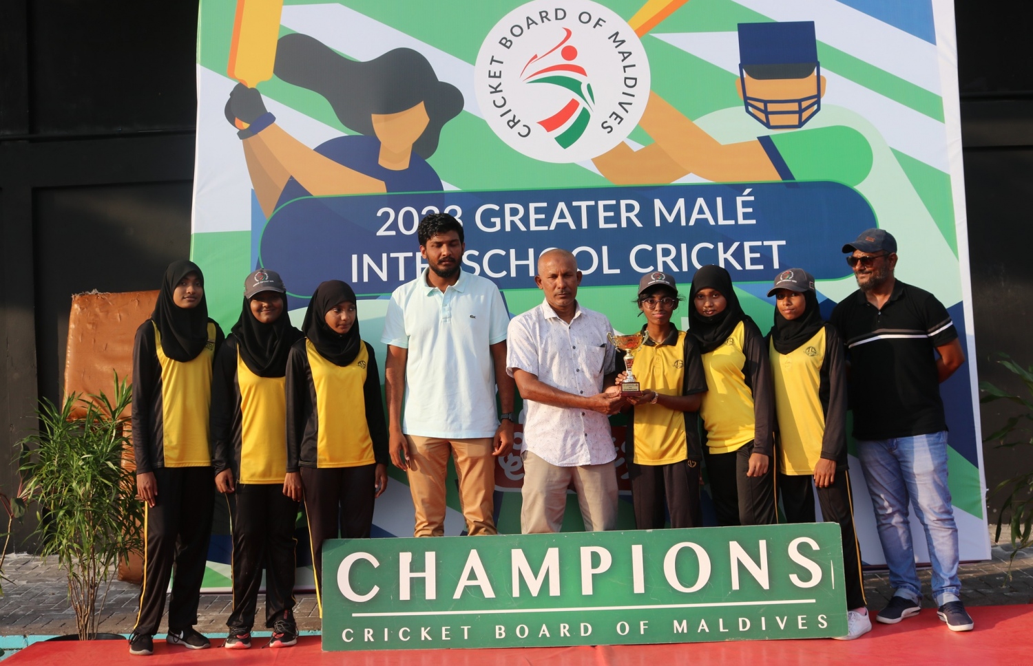 އަންހެން އިވެންޓް ކާމިޔާބު ކުރި ތާޖުއްދީންގެ 17 އަހަރުން ދަށުގެ ޓީމް.-- ފޮޓޯ: ސީބީއެމް