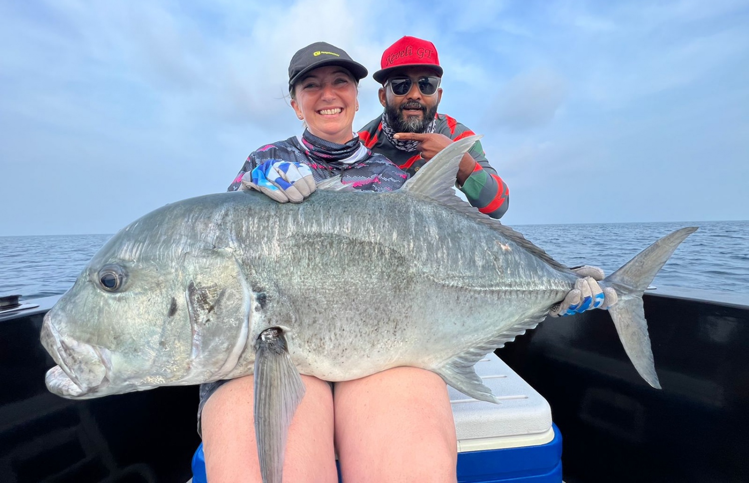 އިމާދު ކައިރިން ސްޕޯޓްސް ފިޝިން ދަސްކުރުމަށް ރާއްޖެއިން ބޭރުން އައި މީހަކާ އެކު.