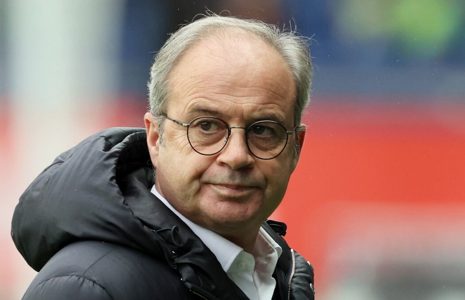 ޕީއެސްޖީގެ ސްޕޯޓިން ޑައިރެކްޓަރު ލުއިސް ކެމްޕޯސް: ހޮނިހިރު ދުވަހުގެ ރޭ އޭނާ އާ ނޭމާ ވަނީ ޕީއެސްޖީ ބަލިވި މެޗަށް ފަހު ޒުވާބު ކޮށްފަ