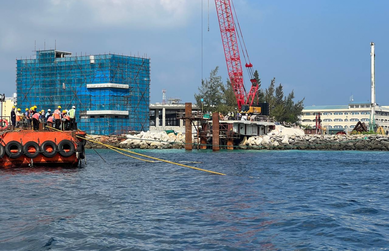 މާލެ ސައިޓުގައި، މޫދުގެ ތިލަ ހިސާބުގައި ވަގުތީ ބްރިޖެއް ހަދައިފައި: މޫދުގެ ތިލަ ހިސާބުތަކުގައި ޕައިލިންގެ މަސައްކަތްތަށް ބޭނުންކުރާނީ މި ކަހަލަ ވަގުތީ ބްރިޖުތަކެއް -- ފޮޓޯ: މިހާރު