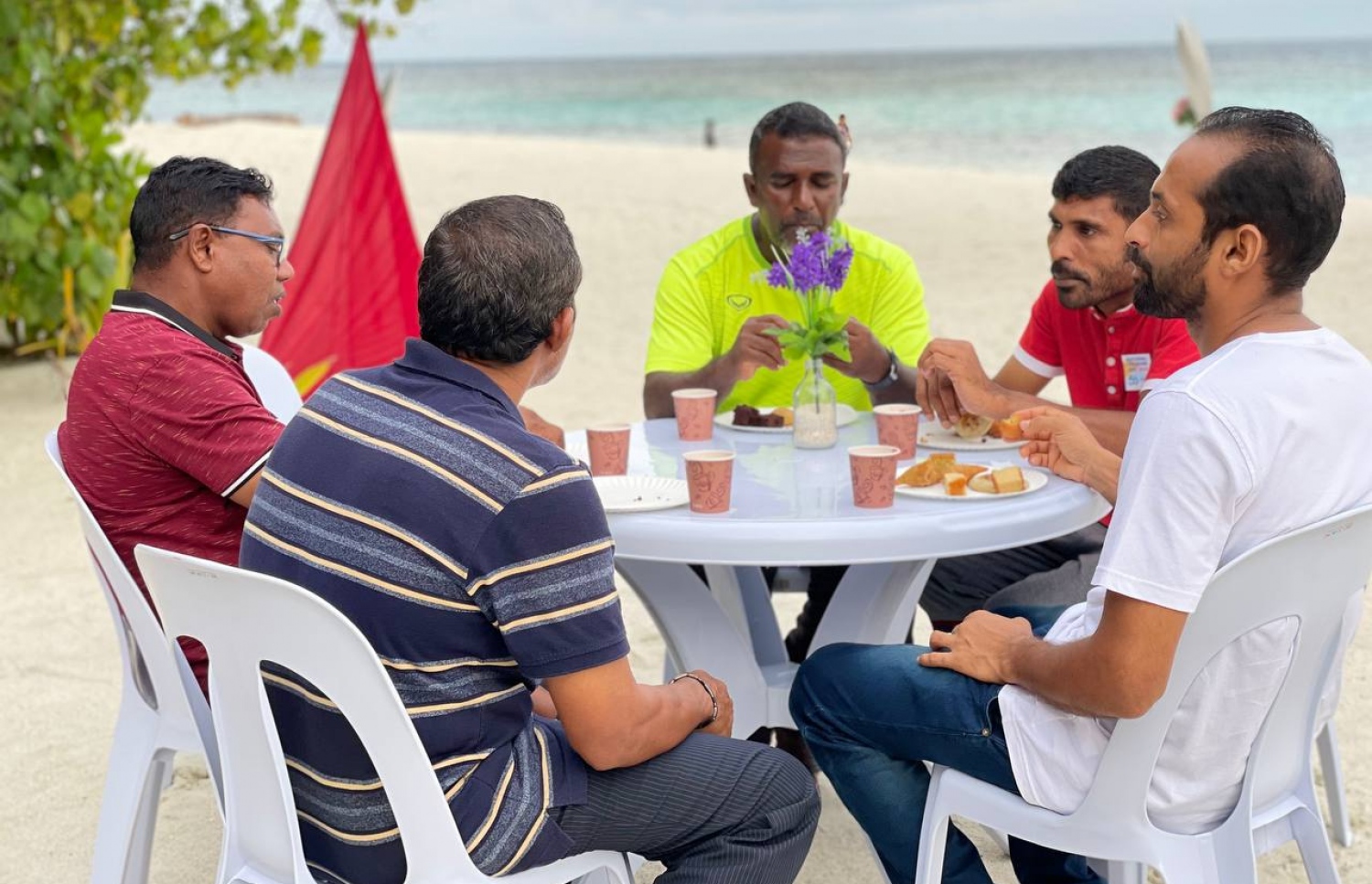 ބޮޑުފޮޅުދޫ ކައުންސިލަރުން ބައްދަލުވުމެއްގައި: މި ކައުންސިލުން އެންމެ ބޮޑު އިސްކަމެއް ދެނީ ރައްޔިތުން އެދޭ ކަންކަން ވީހާވެސް އަވަހަކަށް ފުއްދައިދޭން.