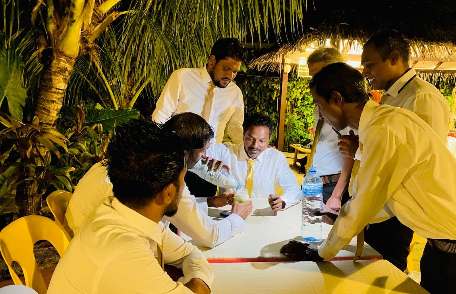 ކައުންސިލްގެ މެމްބަރުން ބައްދަލުވުމެއްގައި: މި ރަށު ކައުންސިލަކީ ރާއްޖޭގެ އެހެން ކައުންސިލްތަކަށް ނަމޫނާއެއް.