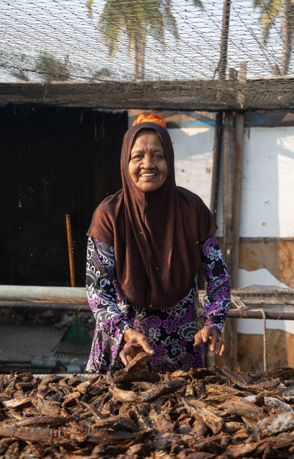 ހއ. ހޯރަފުށީ، ފަރީދާ ޒަކަރިއްޔާ: އޭނާ އާމްދަނީ ހޯދަނީ މަަސް ކެއްކުމުގެ މަސައްކަތުން.