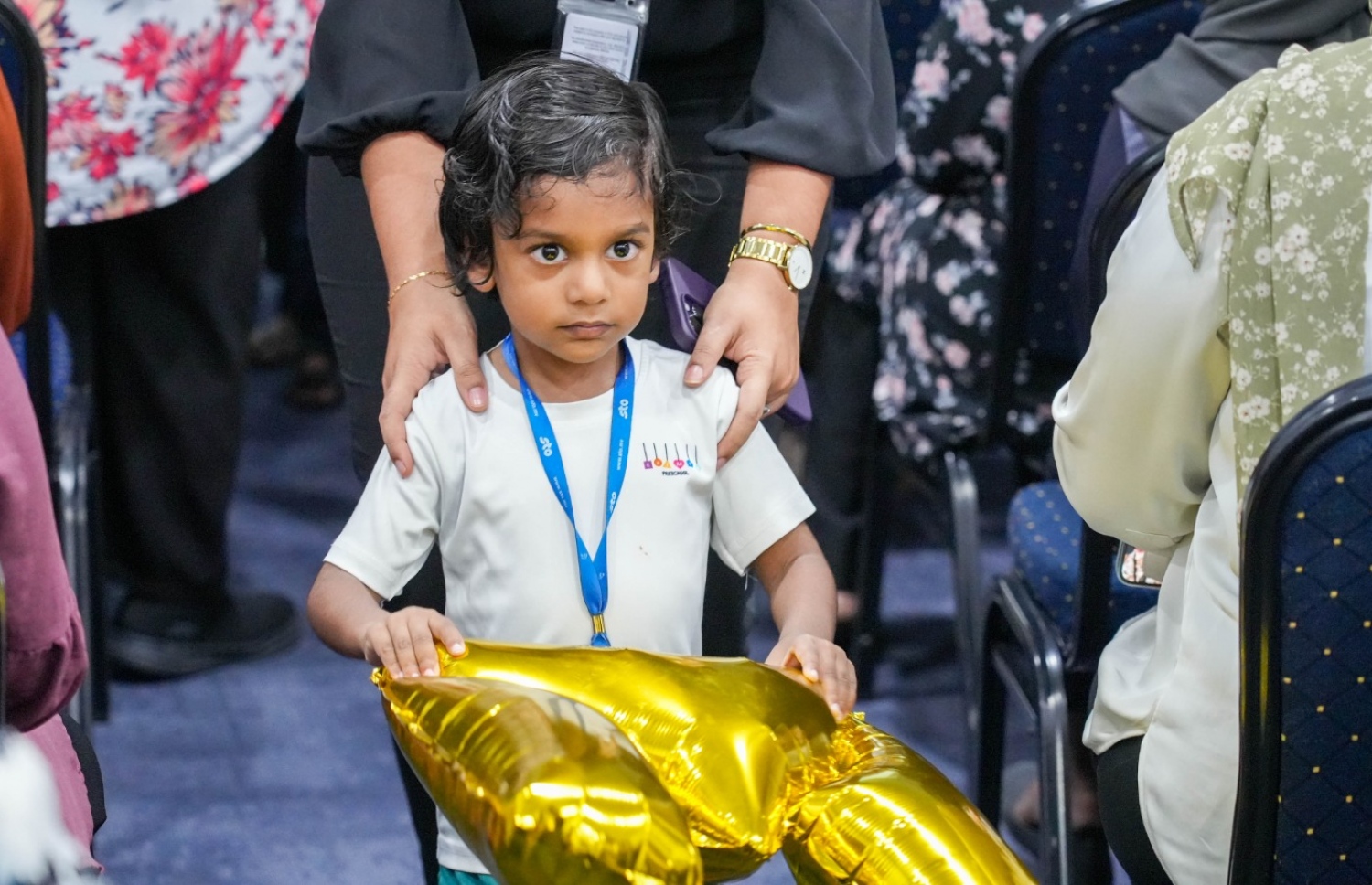 އެސްޓީއޯ އިން ބޭއްވި ހަރަކާތެއްގައި ކުޑަކުއްޖަކު ބައިވެރިވަނީ: އެ ކުންފުނީގެ މުވައްޒަފުންގެ އުމުރުން 8 އަހަރުގެ ކުދިންނަށް ޑޭކެއާގެ ހަރަދު ދޭން ނިންމީ ދިރާސާ އާއި މުވައްޒަފުންނާއެކު ކުރި މަޝްވަރާތަކަށް ފަހު.