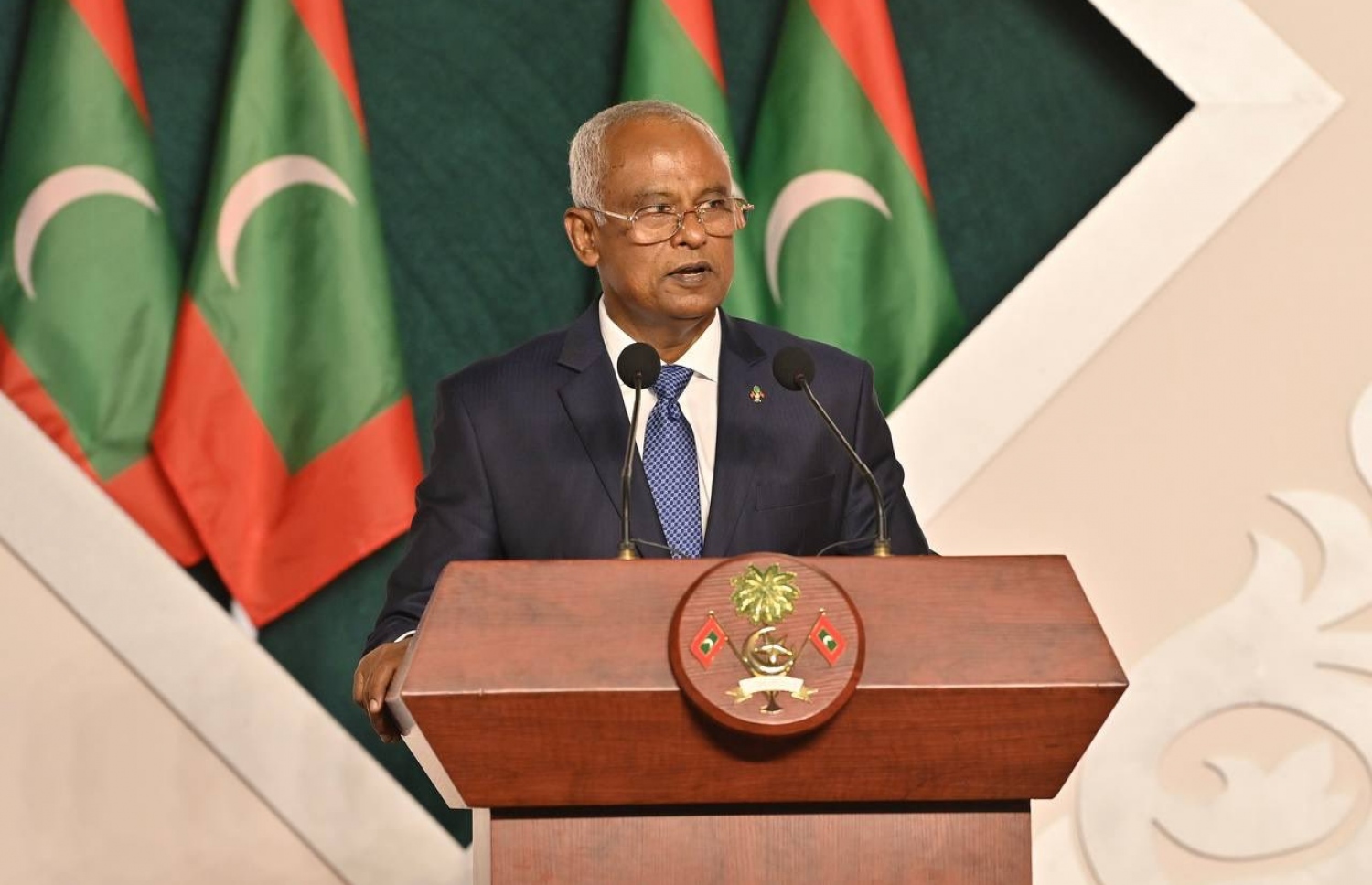 ދައުލަތަށް ހިދުމަތް ކުރުމުގެ އިނާމު ދިނުމުގެ ޖަލްސާގައި ރައީސް މިރޭ ވާހަކަފުޅު ދައްކަވަނީ--ފޮޓޯ: ރައީސް އޮފީސް