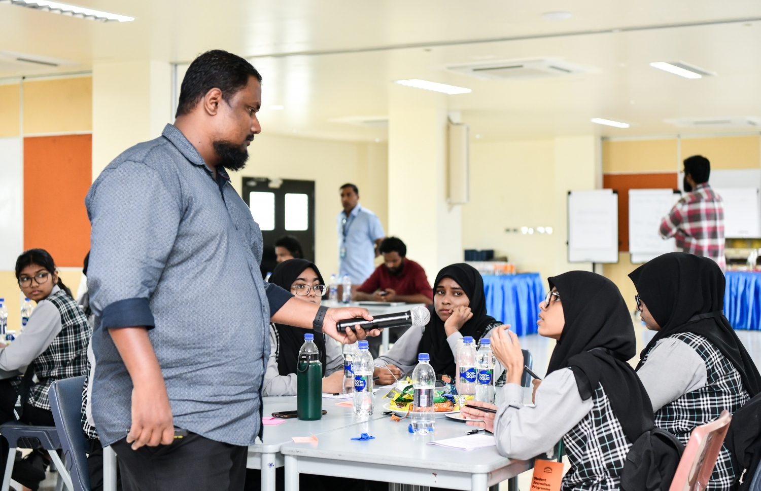 އެމްއެމްސީން ކުރިއަށް ގެންދާ ނޫސްވެރިކަމުގެ ތަމްރީނު ޕްރޮގްރާމްގައި ދަރިވަރުން ބައިވެރިވަނީ -- ފޮޓޯ: ފަޔާޒް މޫސާ | މިހާރު