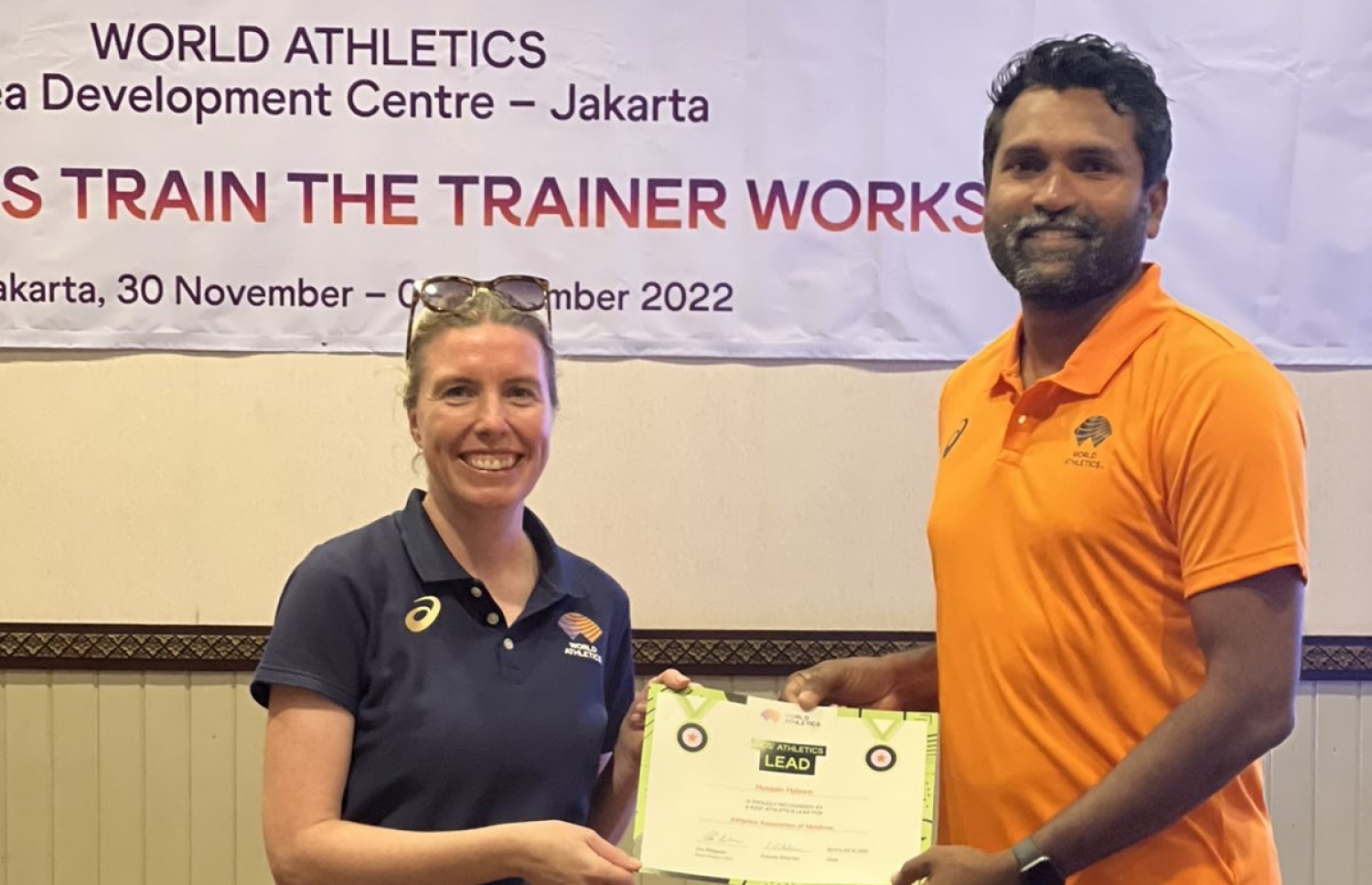 ވޯލްޑް އެތުލެޓިކްސްގެ ކޯޗިން ޓްރޭނިން ޕްރޮގްރާމެއް ފުރިހަމަ ކުރުމަށް ފަހު ހުސައިން (ކ) ސެޓްފިކެޓާ ހަވާލު ވަނީ