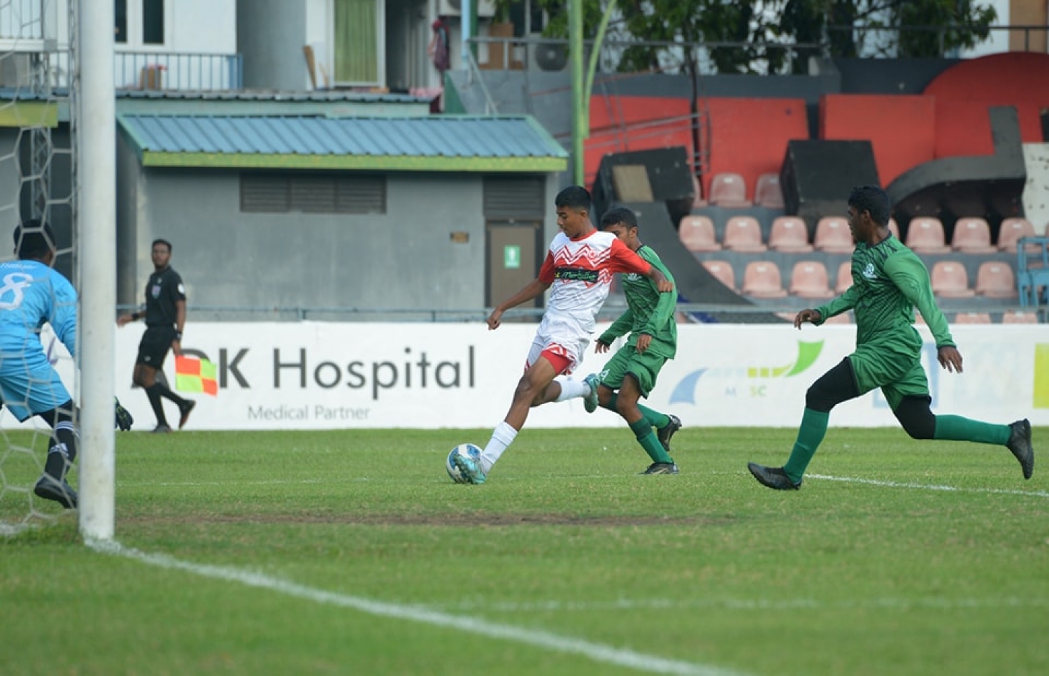 އިންޓަ ސްކޫލް 15 އަހަރުން ދަށުގެ މުބާރާތުގައި އިއްޔެ އިސްކަންދަރާއި އަމީނިއްޔާ ކުޅުނު މެޗުގެ ތެރެއިން --- ފޮޓޯ: އެފްއޭއެމް