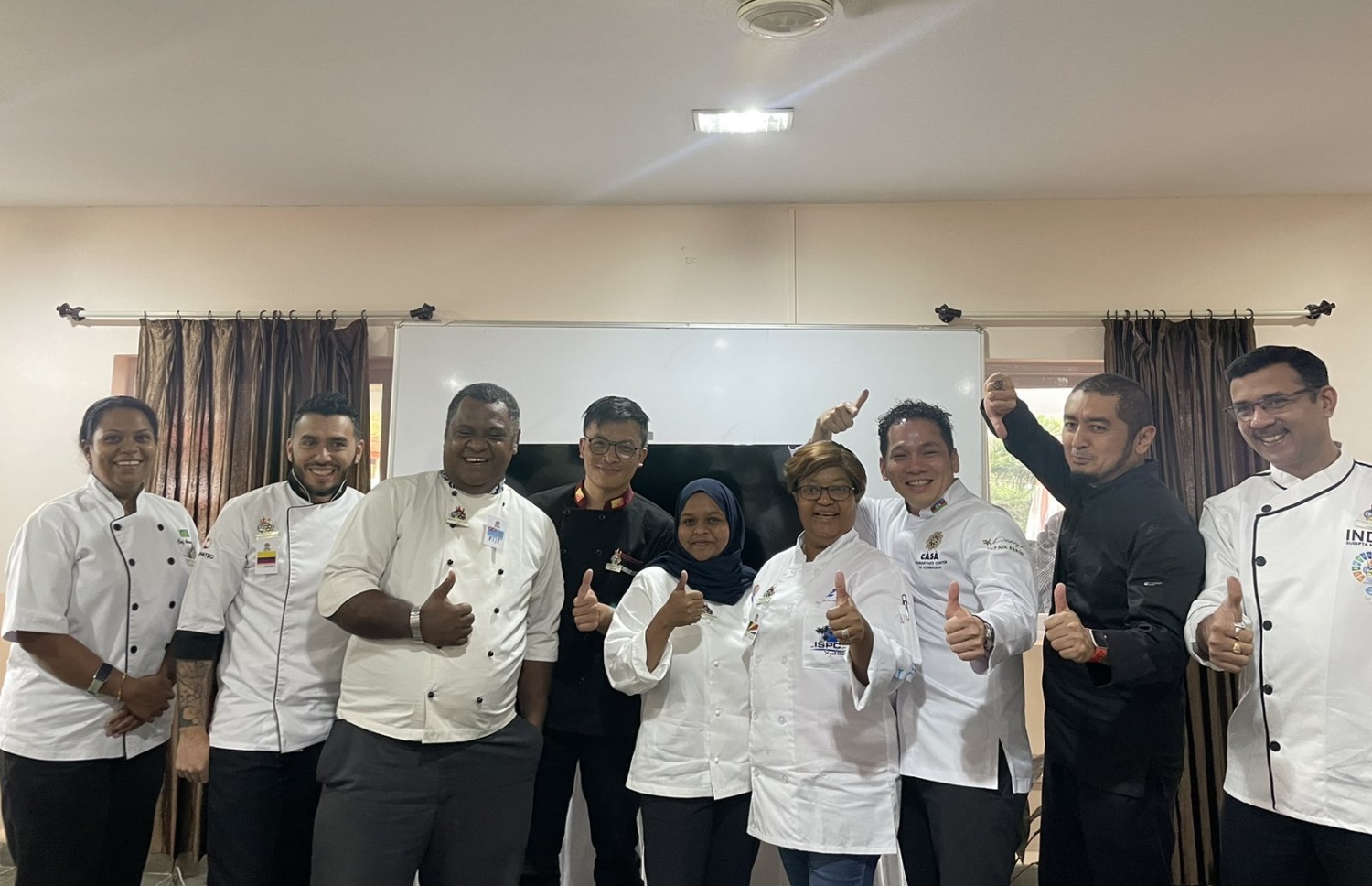 ޔަންގް ޝެފް އޮލިމްޕިއަޑްގައި ބައިވެރިވި އެހެން ގައުމުތަކުގެ މެންޓާއިންނާއެކު އެމްއެންޔޫގެ ލެކްޗަރާ އަލްމާ.