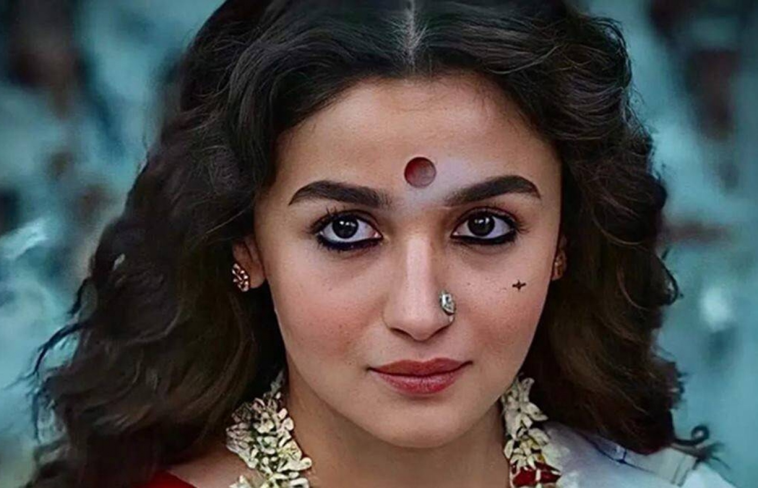 "ގަންގޫބާއި" ފިލްމުގައި ގަންގޫބާއިގެ ރޯލުން އާލިއާ