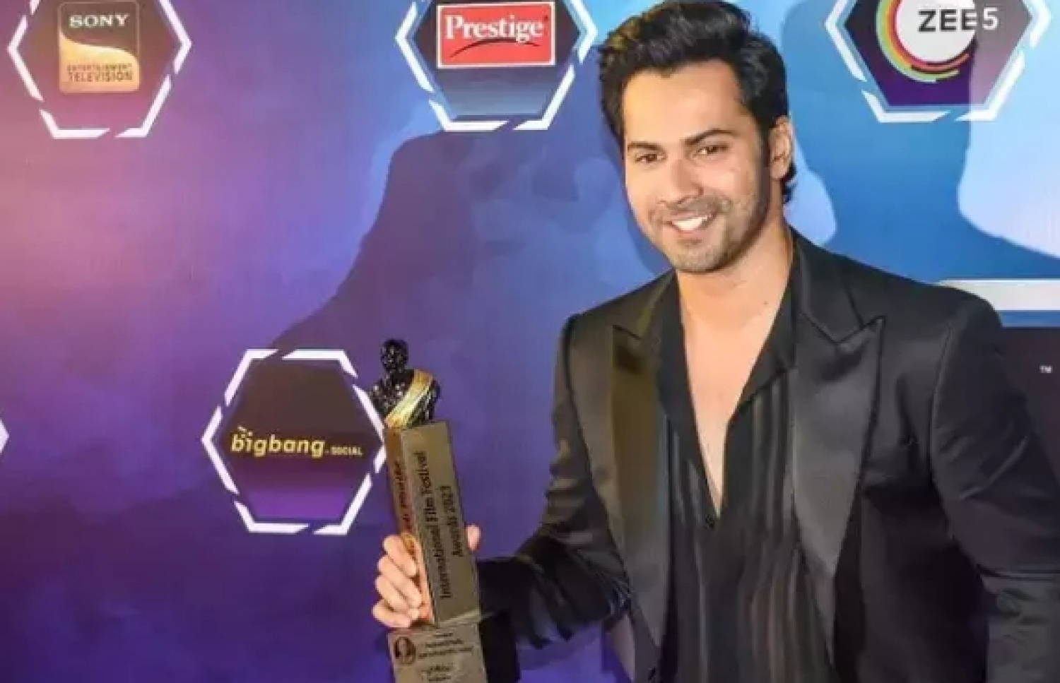 "ކްރިޓިކްސް ބެސްޓް އެކްޓާ" ގެ އެވޯޑު ހޯދި ބޮލީވުޑް ބަތަލް، ވަރުން ދަވާން