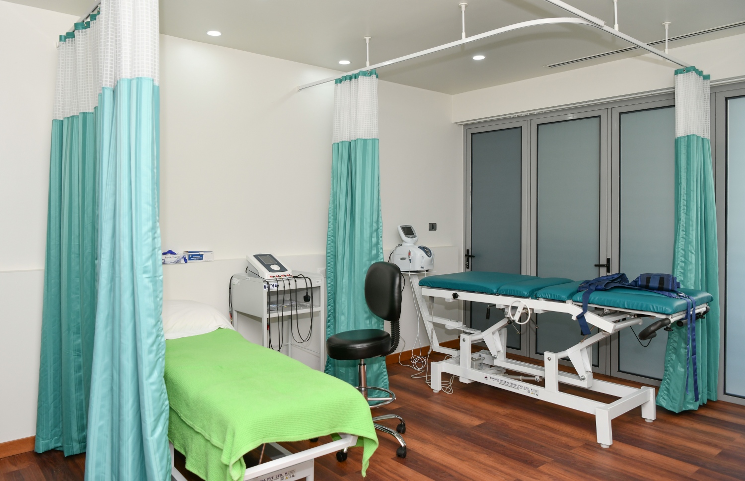 ކުލިނިކުގައި ތެރަޕީ ދޭ ރޫމެއްގެ އެތެރެ. -- ފޮޓޯ: ނިޝާން އަލީ | މިހާރު