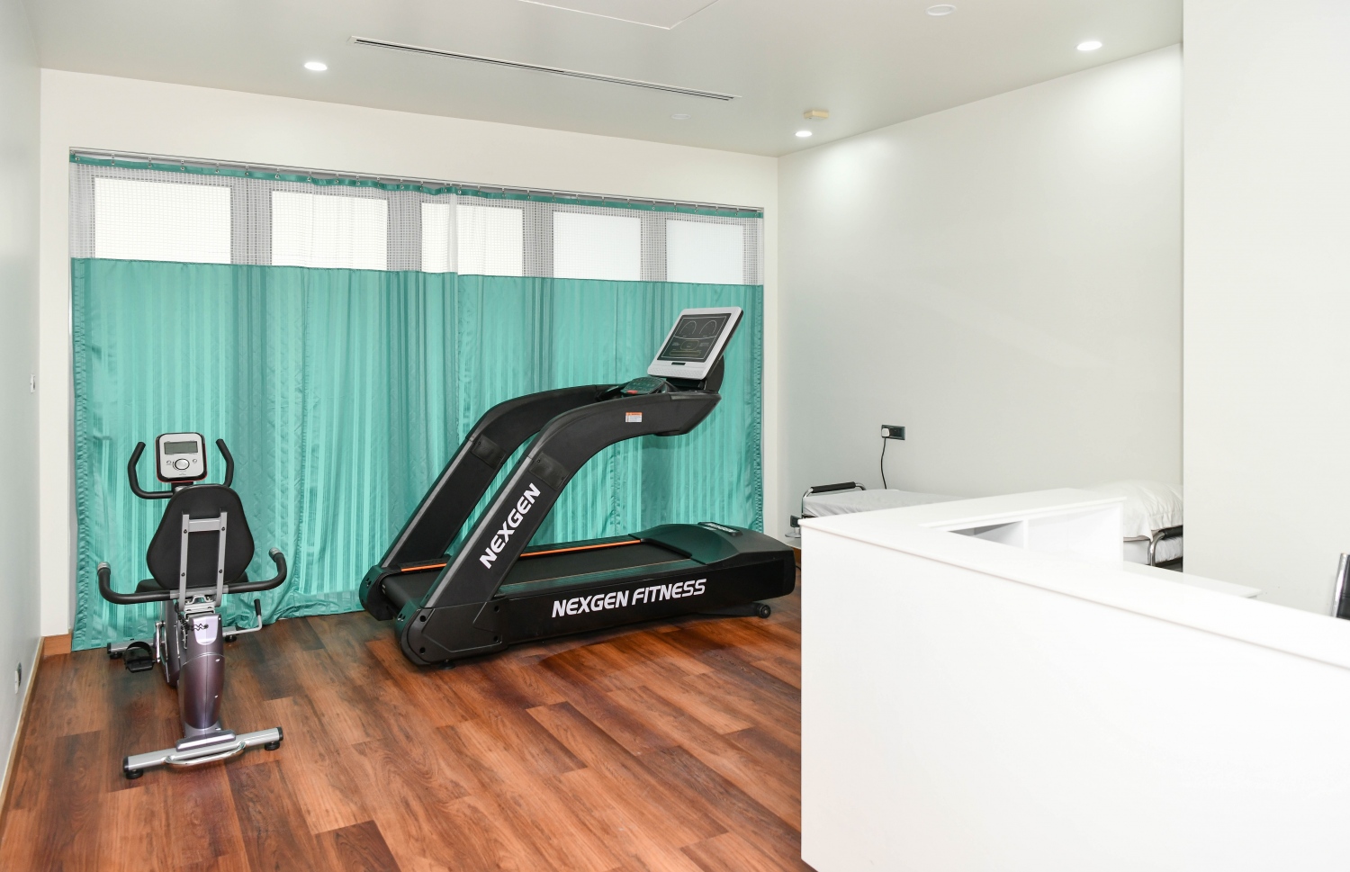 ކުލިނިކުގައި ތެރަޕީ ދޭ ރޫމެއްގެ އެތެރެ. -- ފޮޓޯ: ނިޝާން އަލީ | މިހާރު